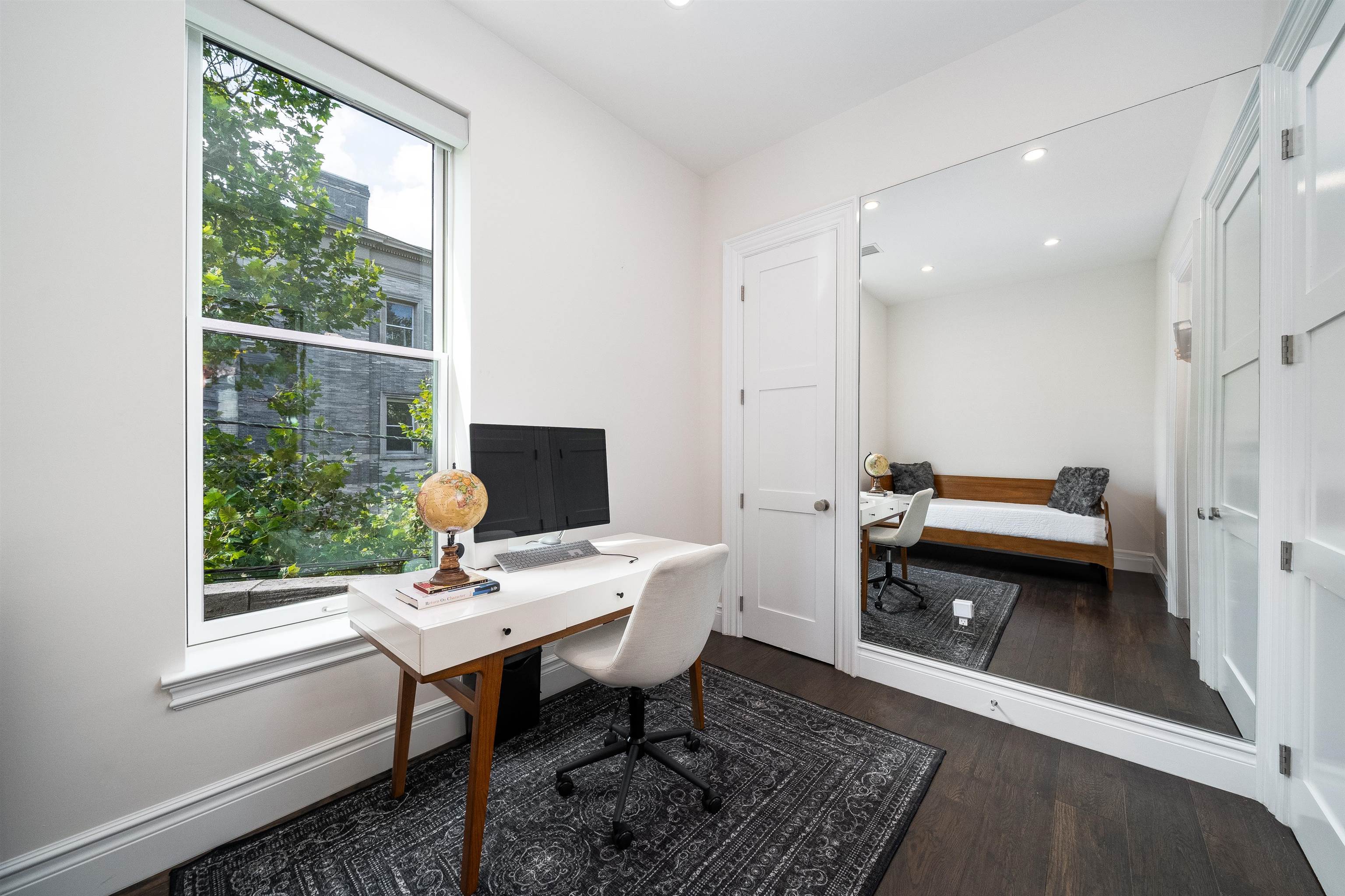 901 HUDSON ST Unit: W