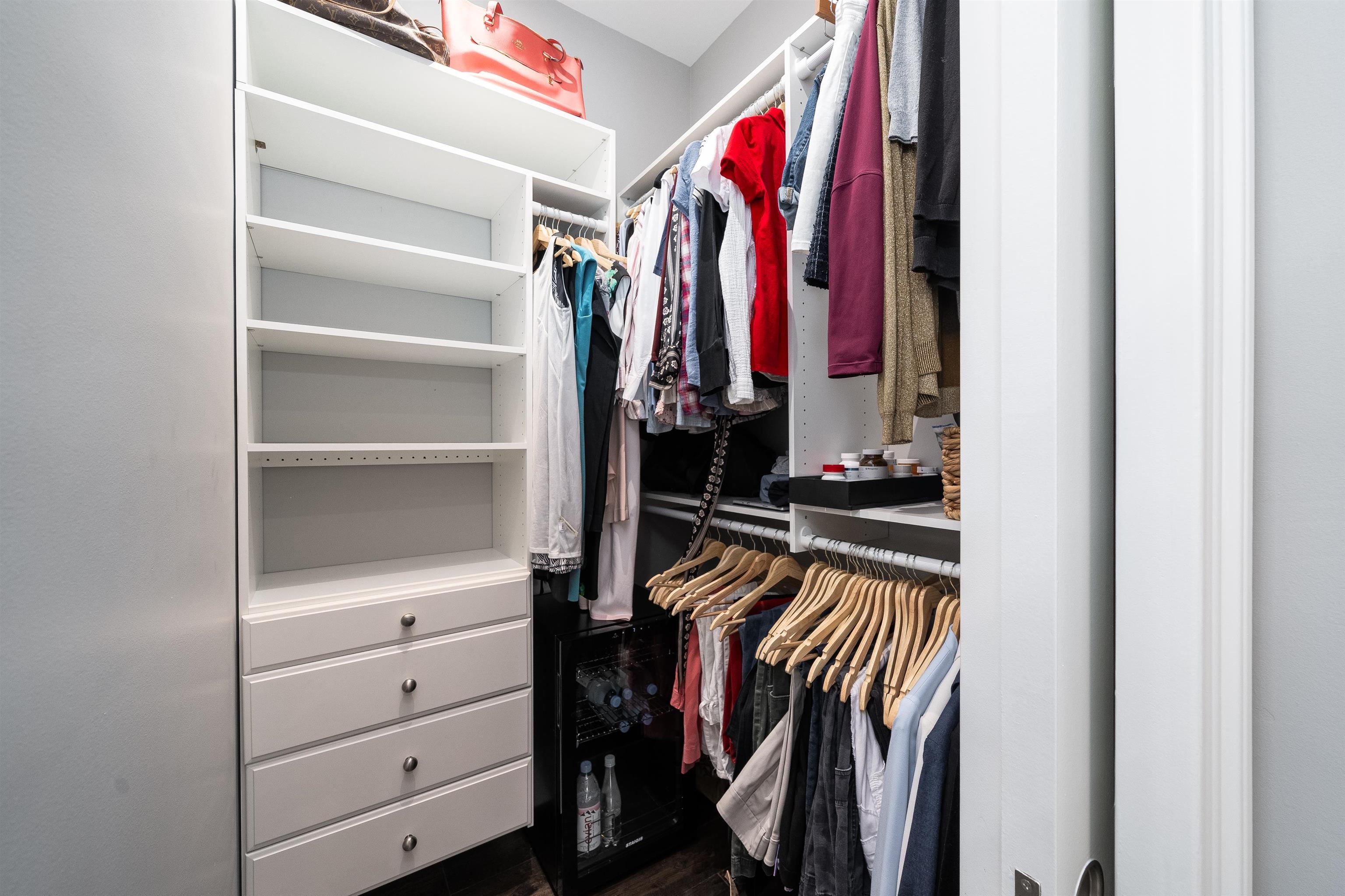 901 HUDSON ST Unit: W