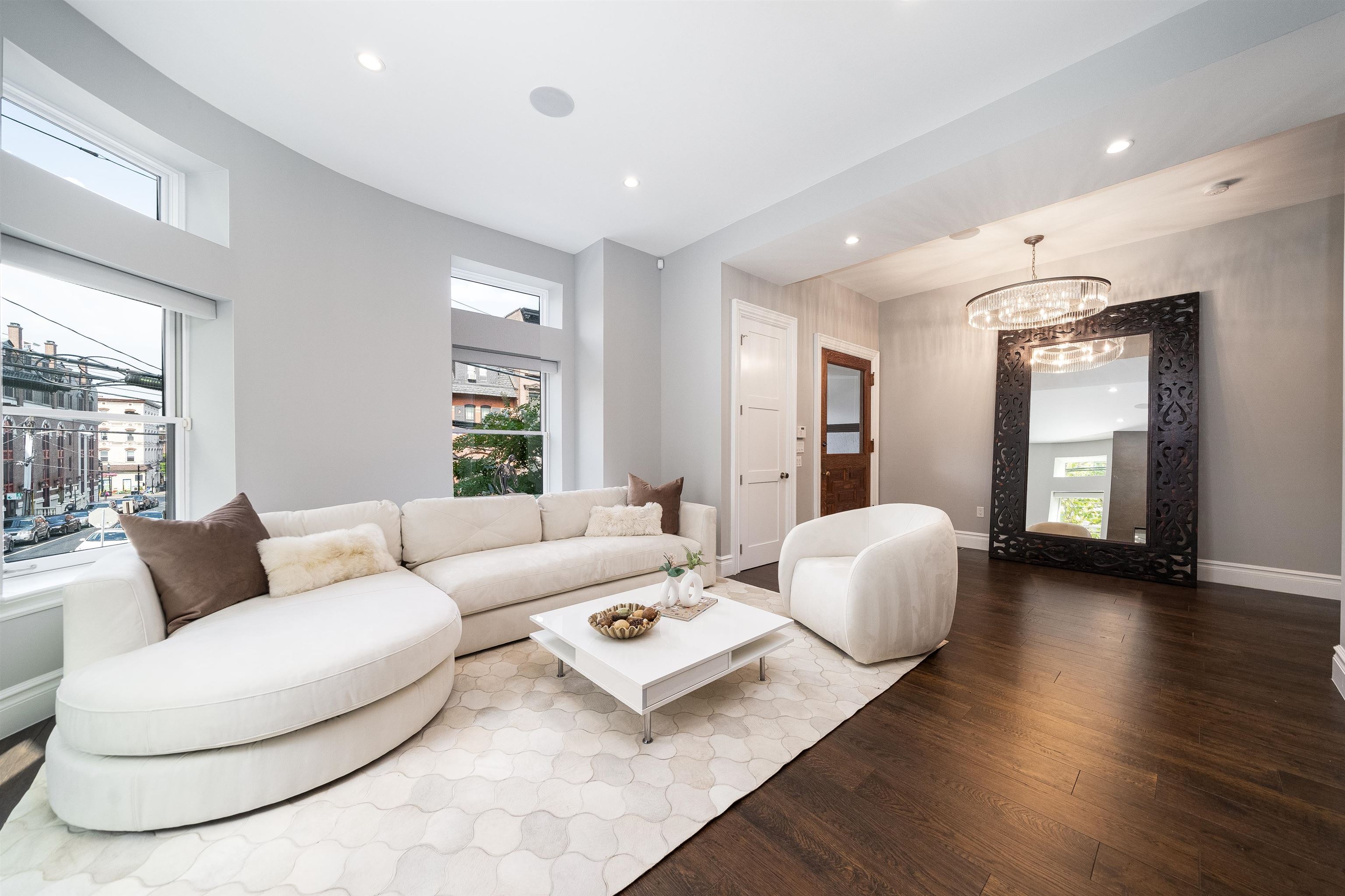 901 HUDSON ST Unit: W