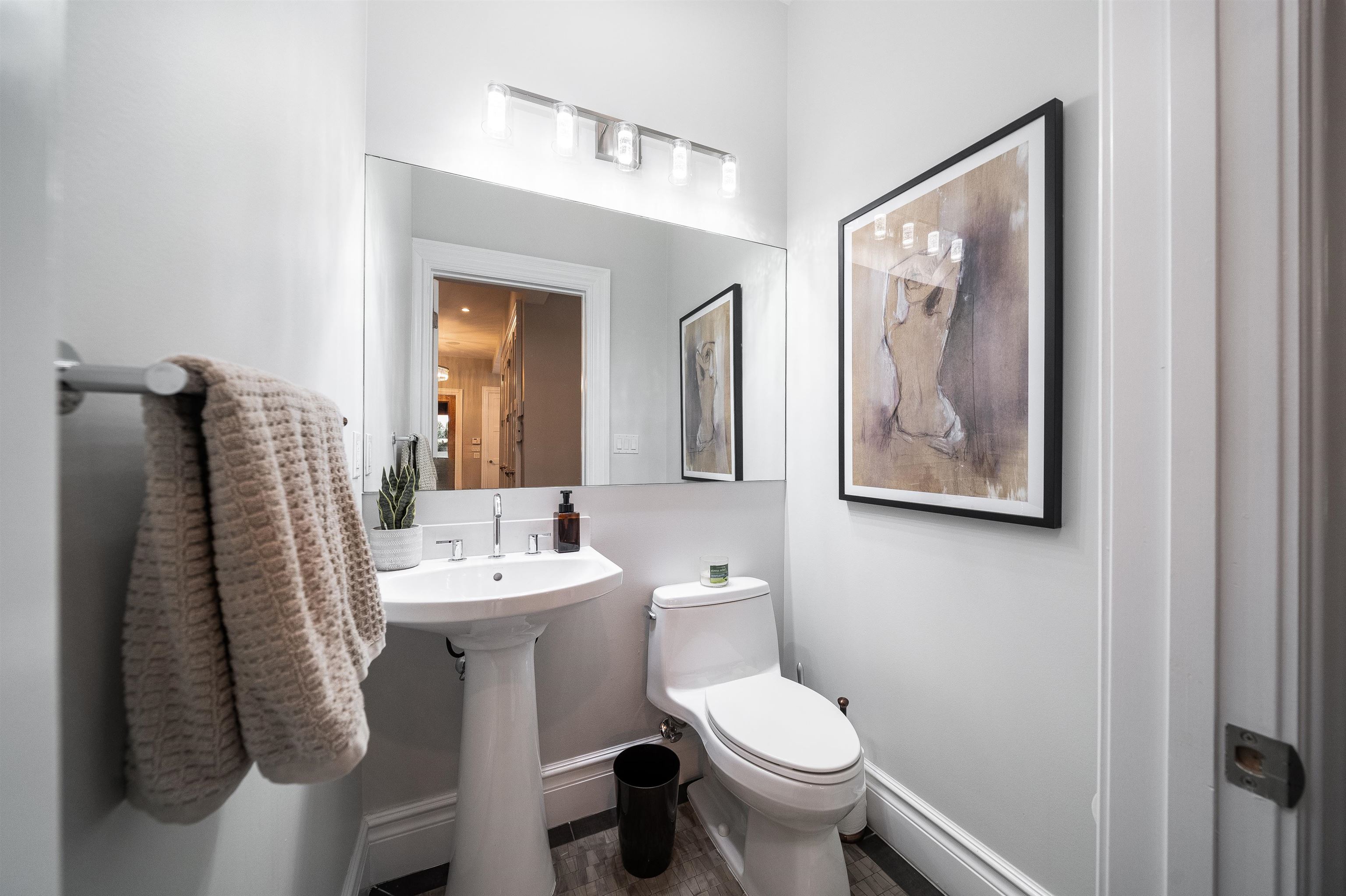 901 HUDSON ST Unit: W