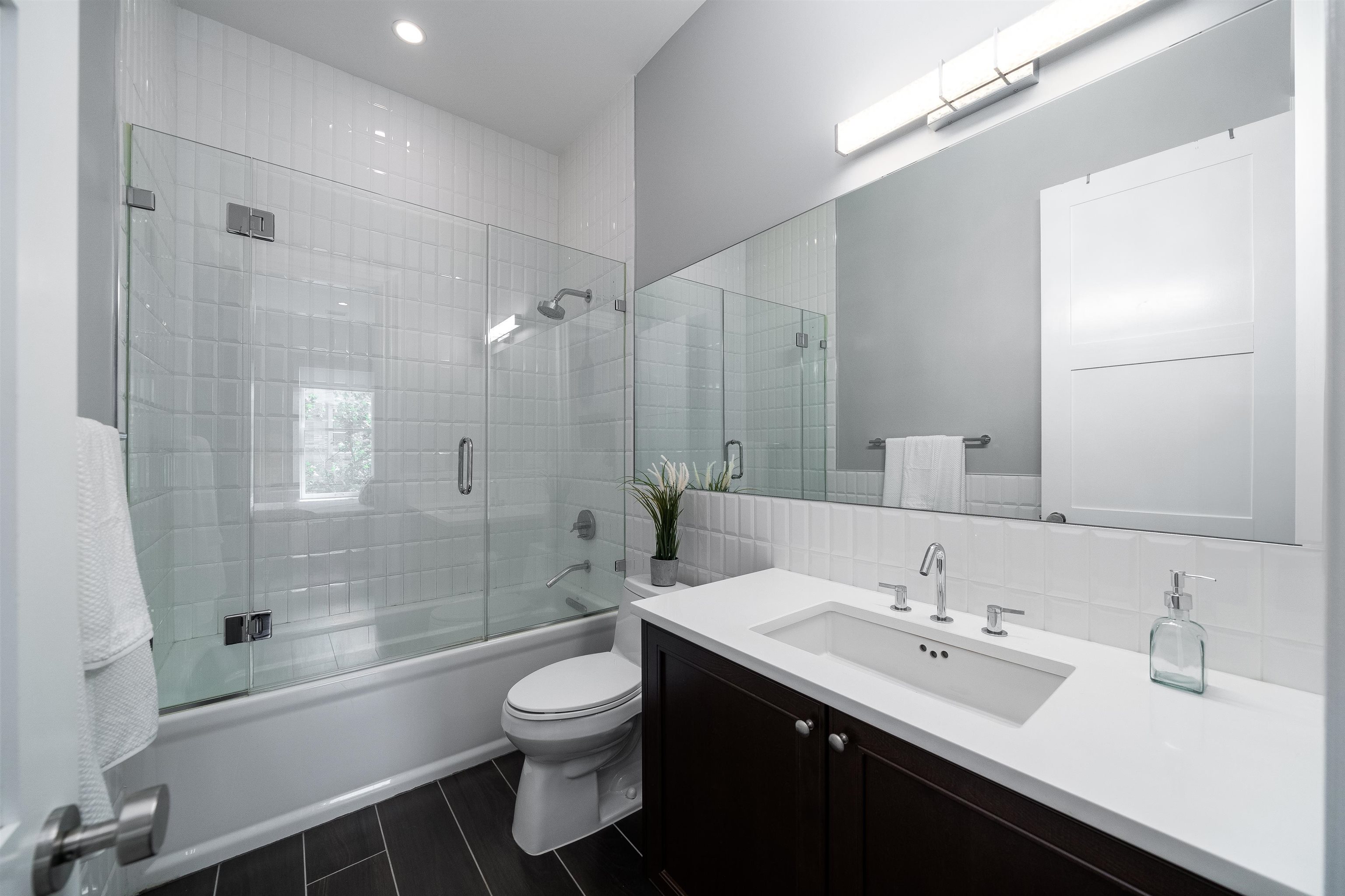 901 HUDSON ST Unit: W