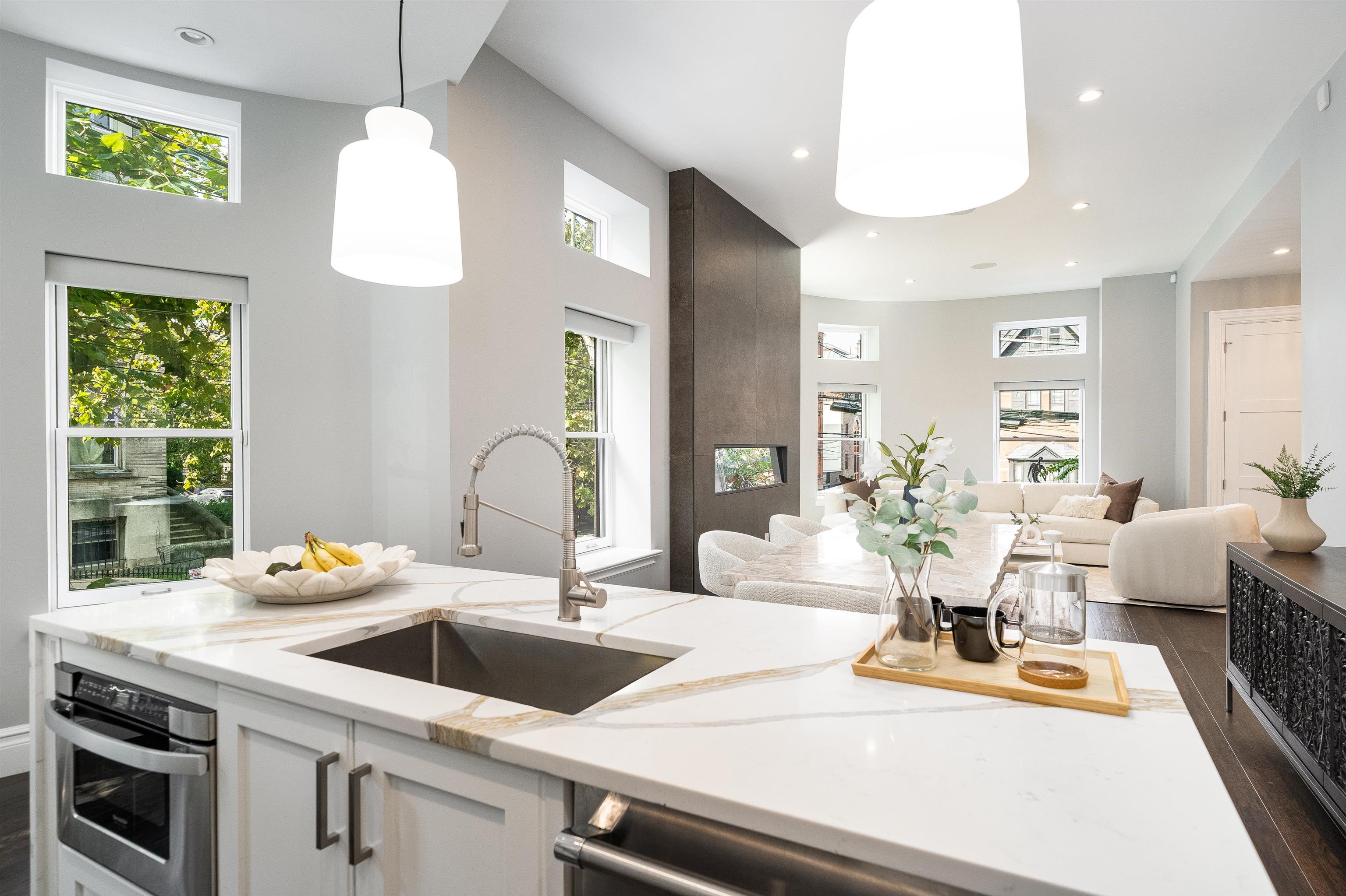 901 HUDSON ST Unit: W