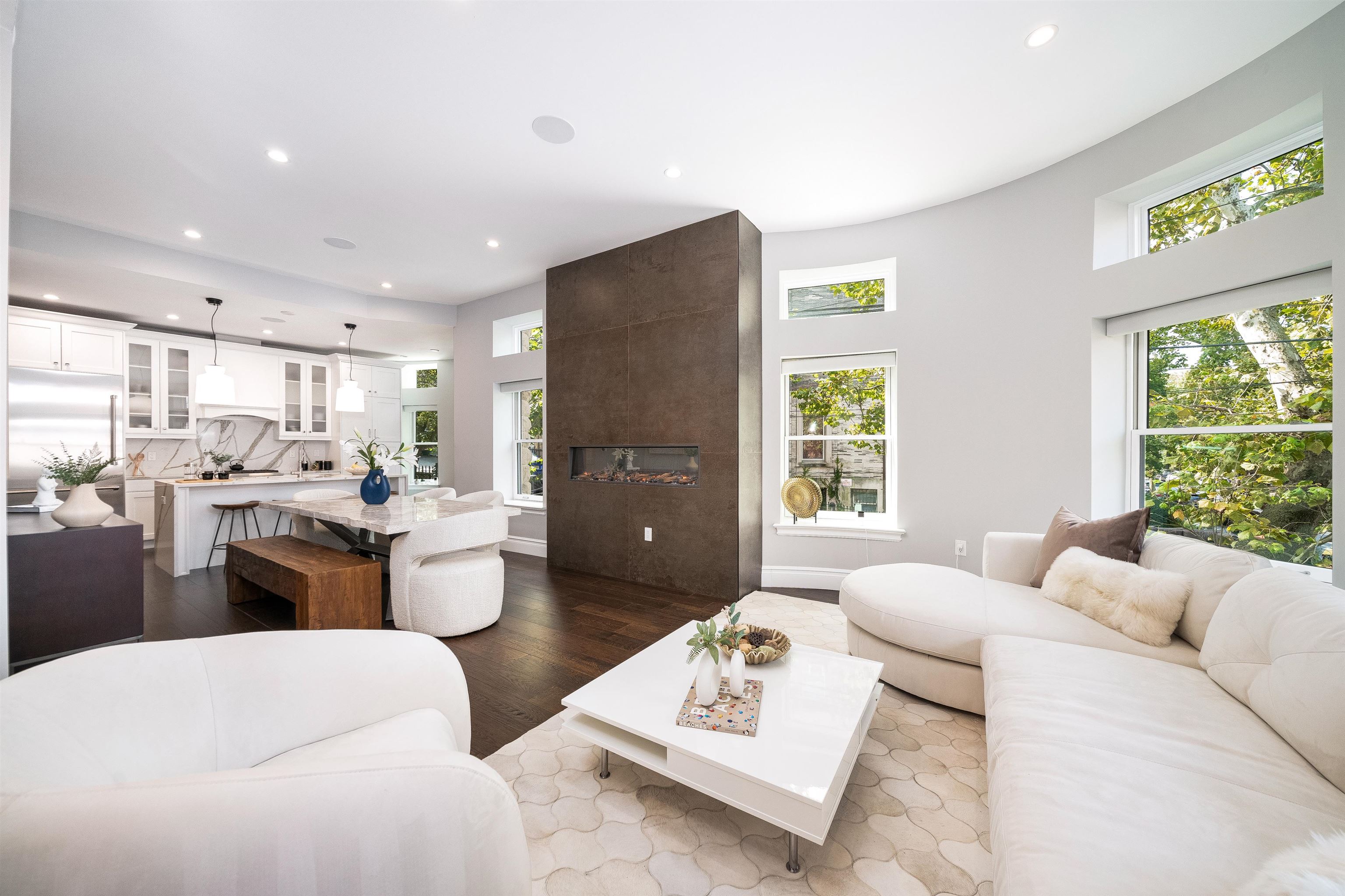 901 HUDSON ST Unit: W