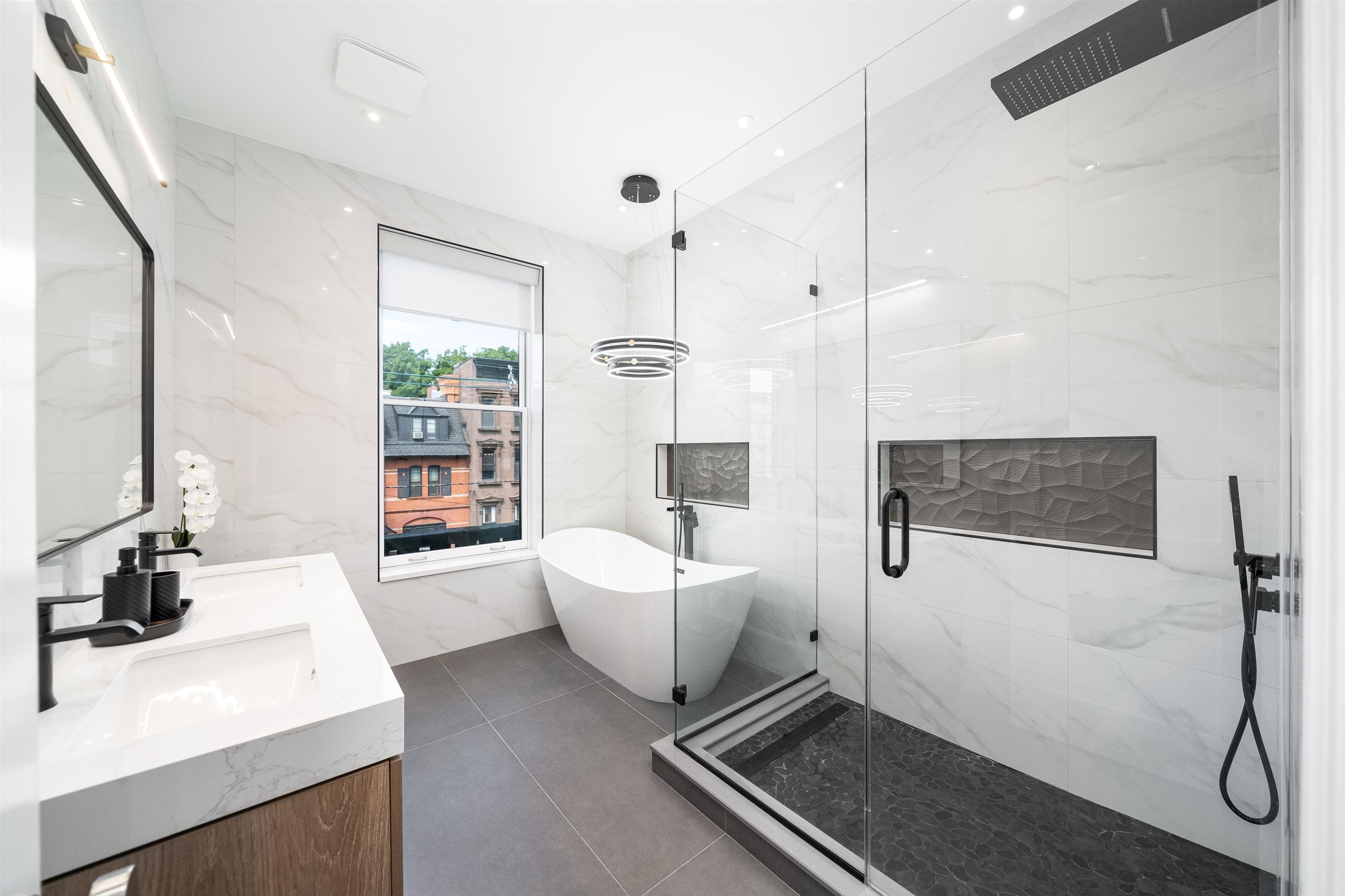 901 HUDSON ST Unit: W