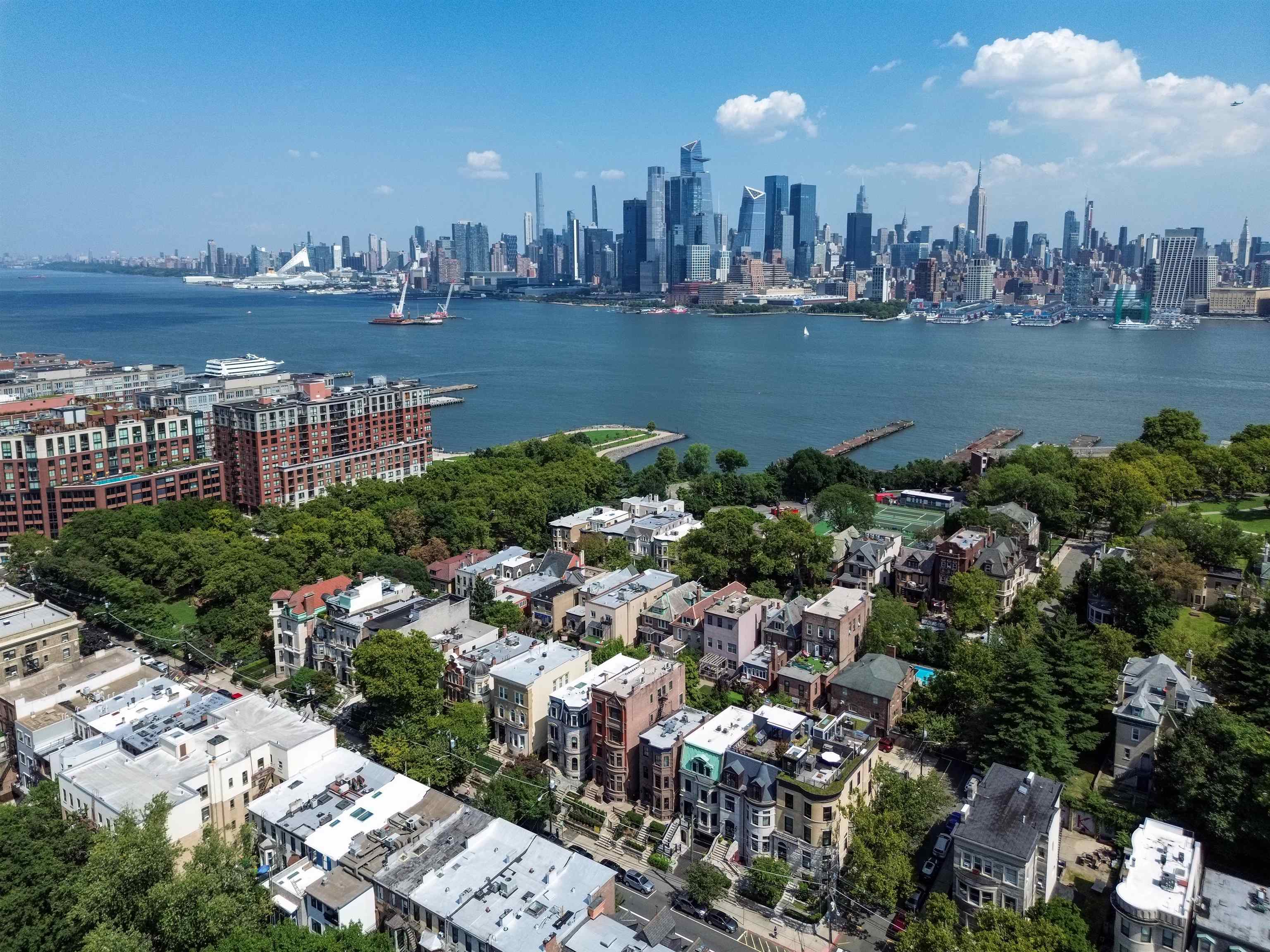 901 HUDSON ST Unit: W