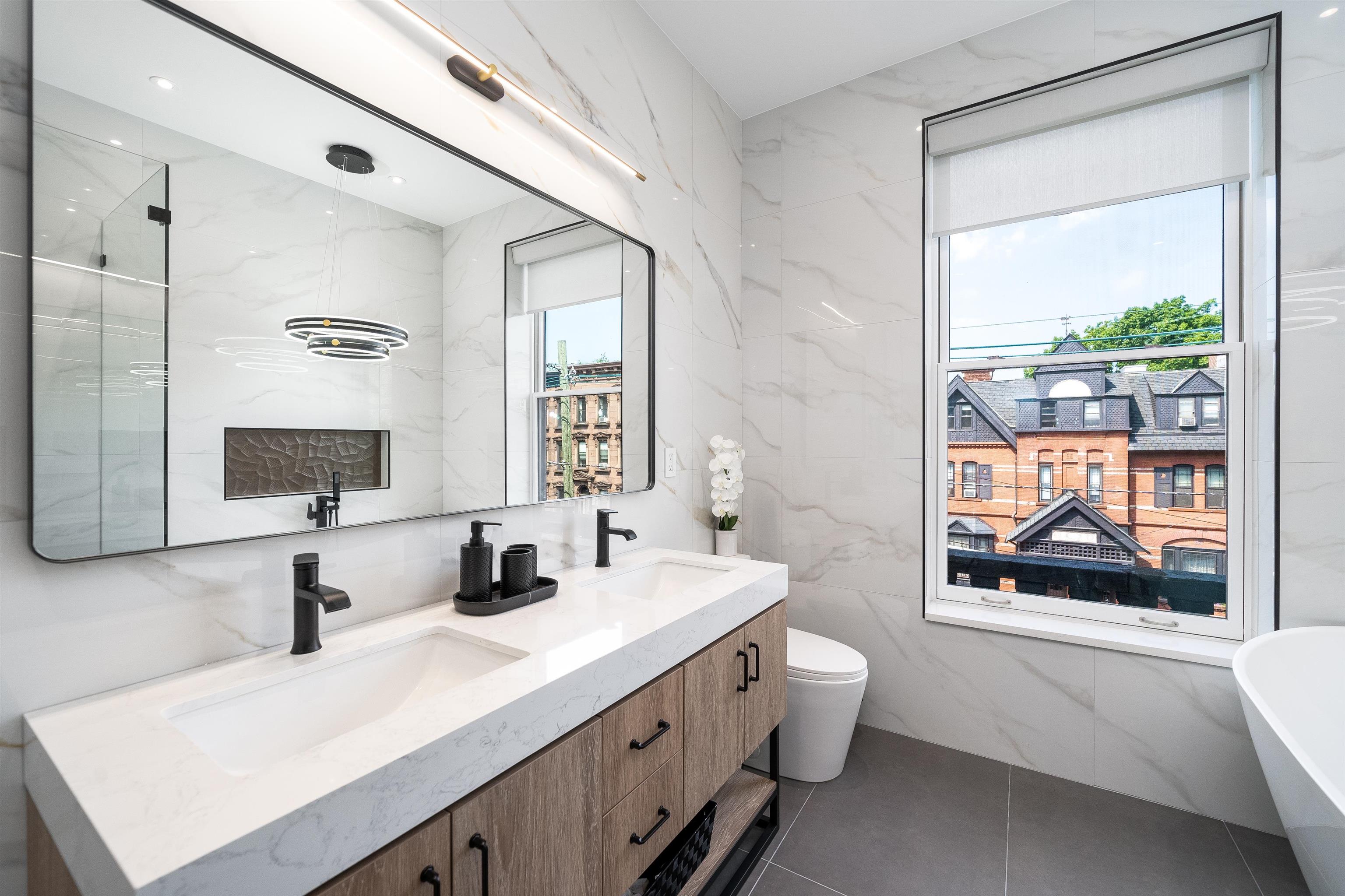 901 HUDSON ST Unit: W