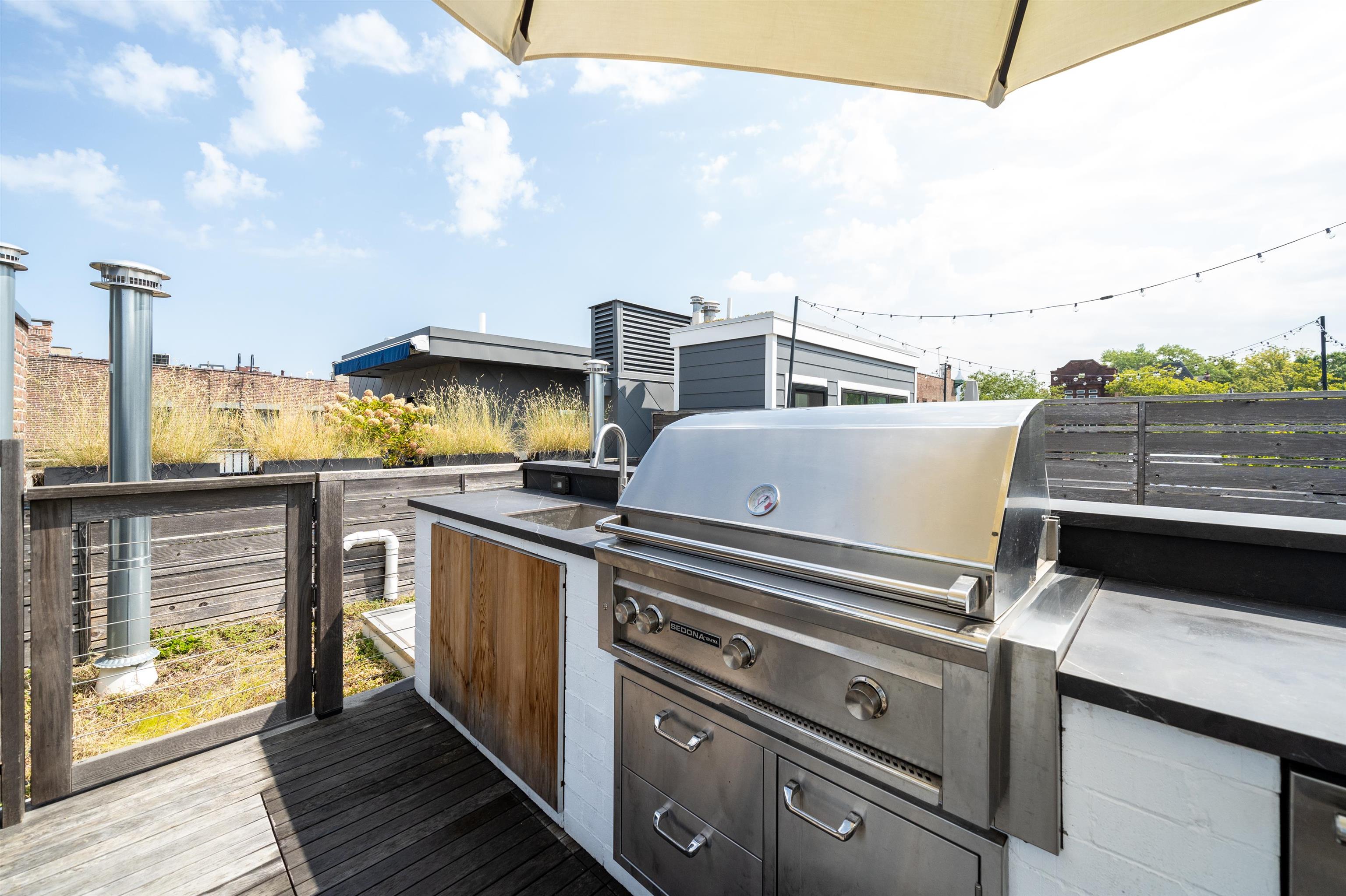 901 HUDSON ST Unit: W