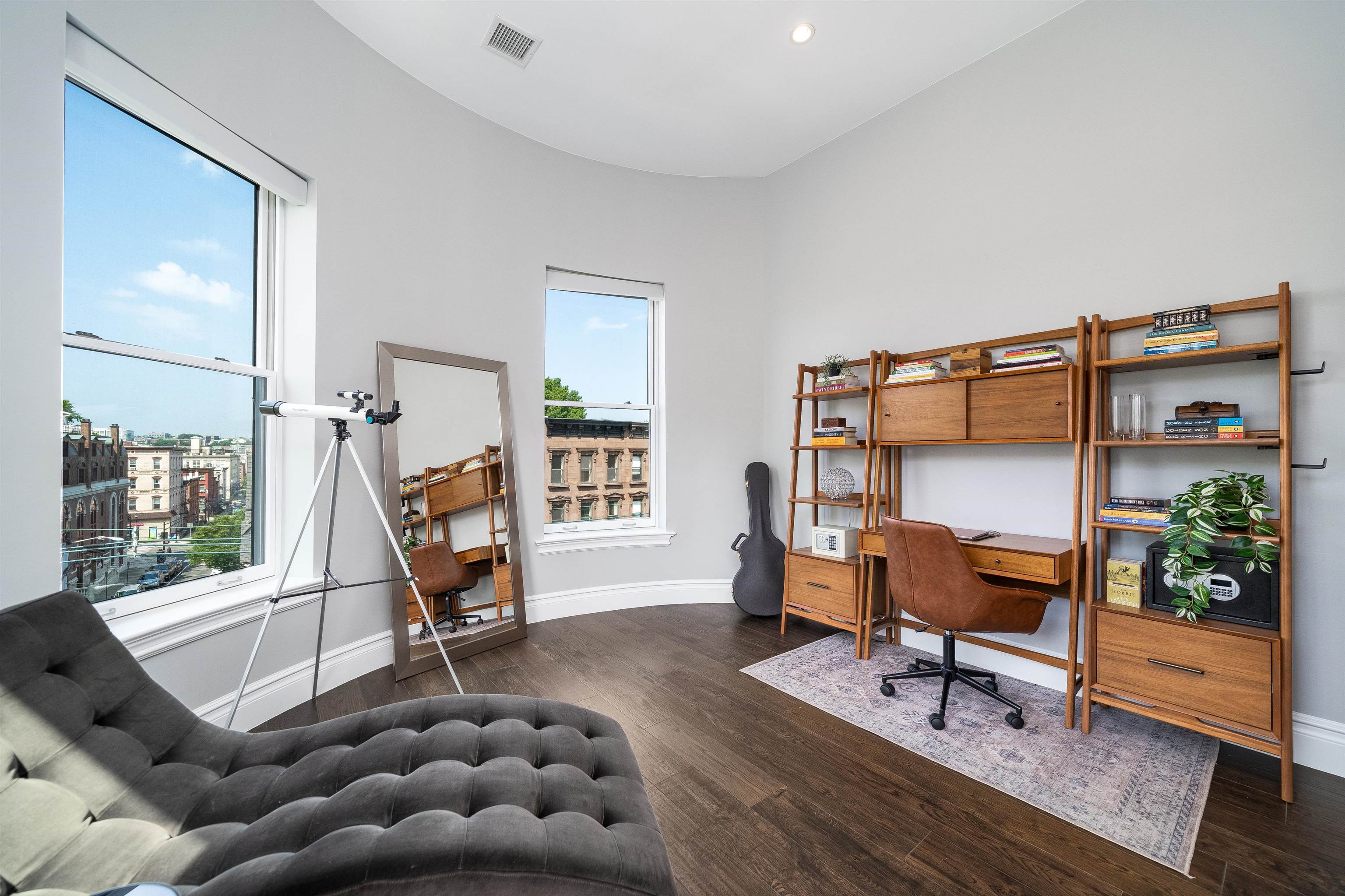 901 HUDSON ST Unit: W