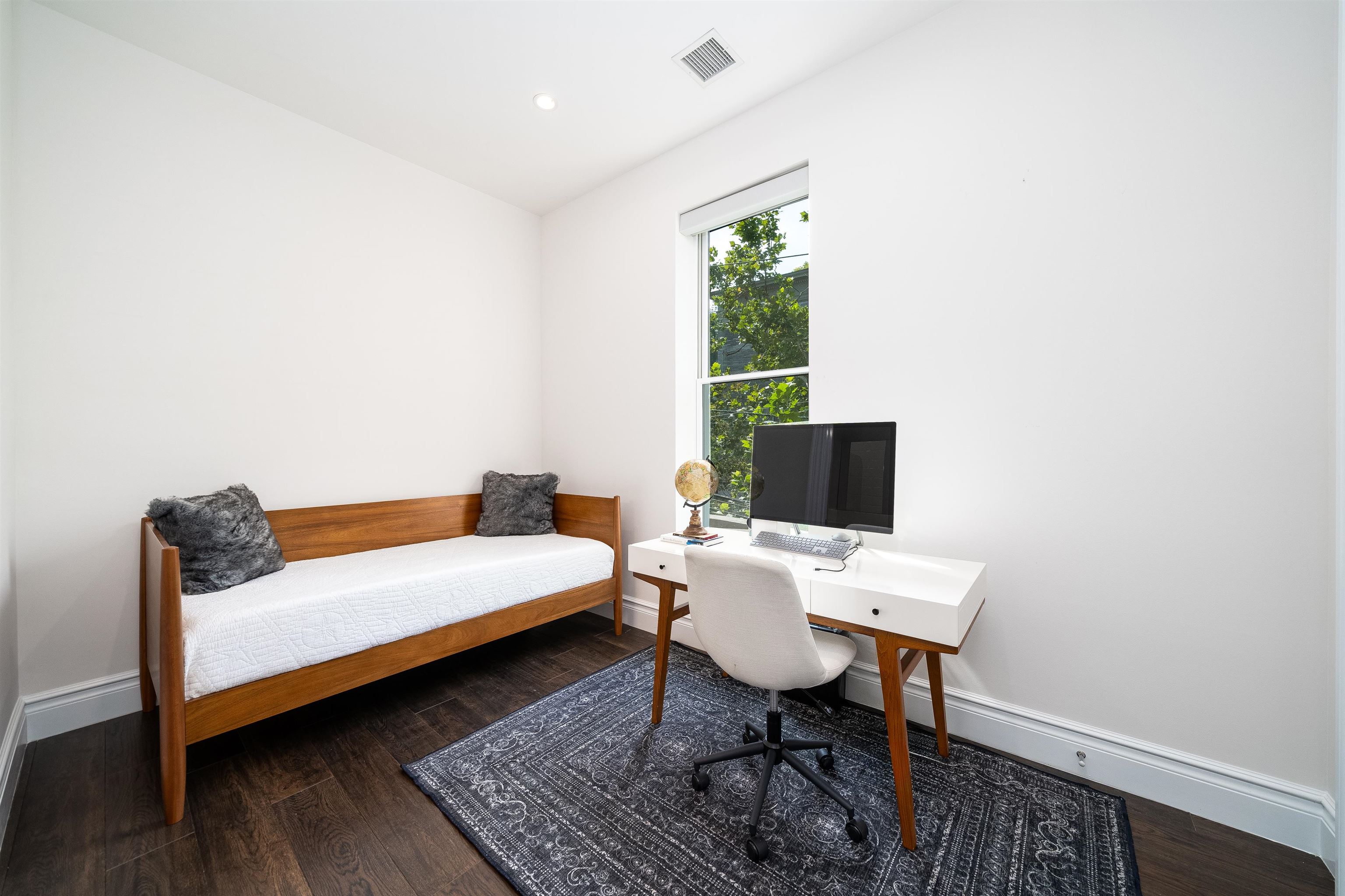 901 HUDSON ST Unit: W