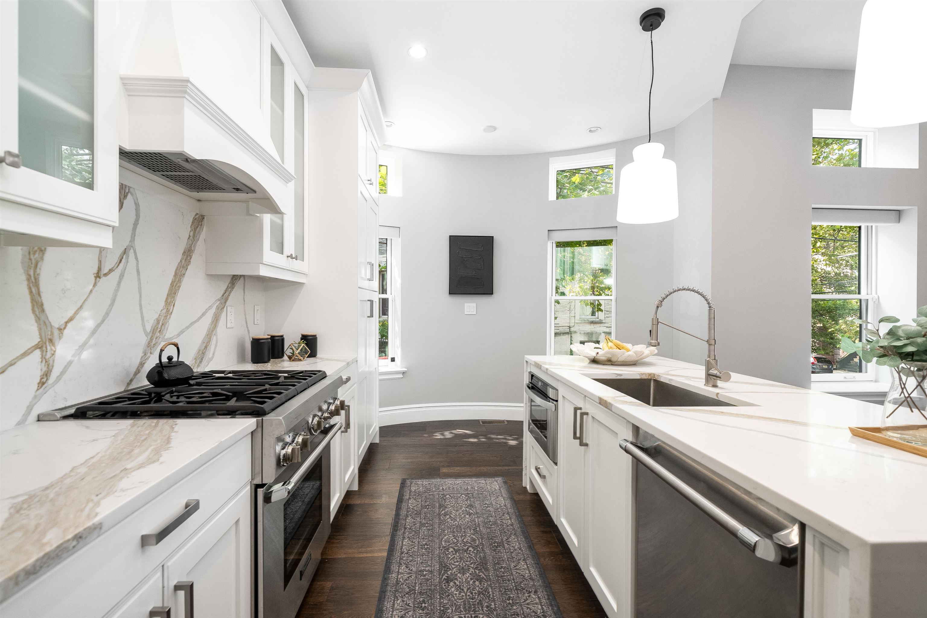 901 HUDSON ST Unit: W