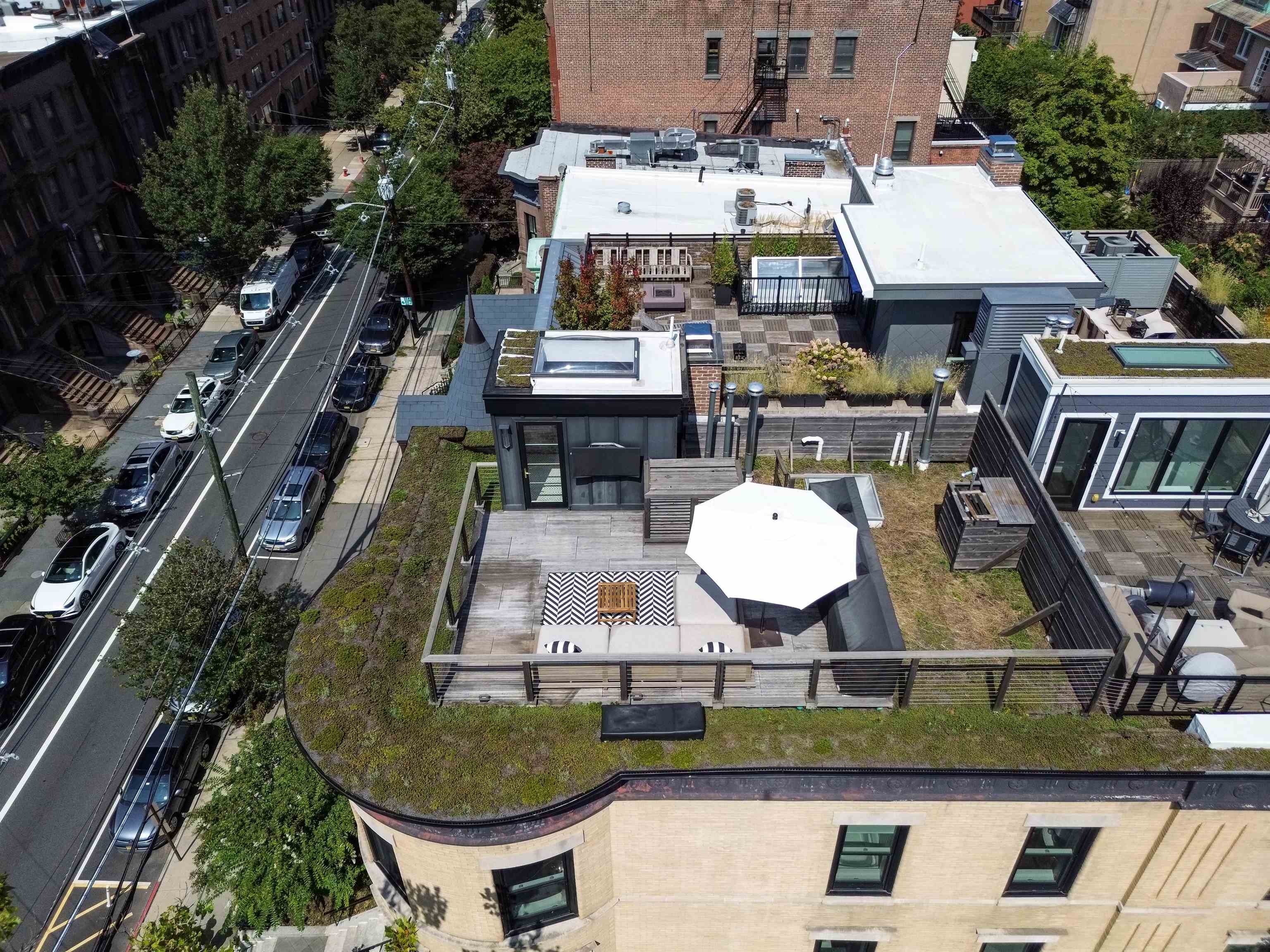 901 HUDSON ST Unit: W