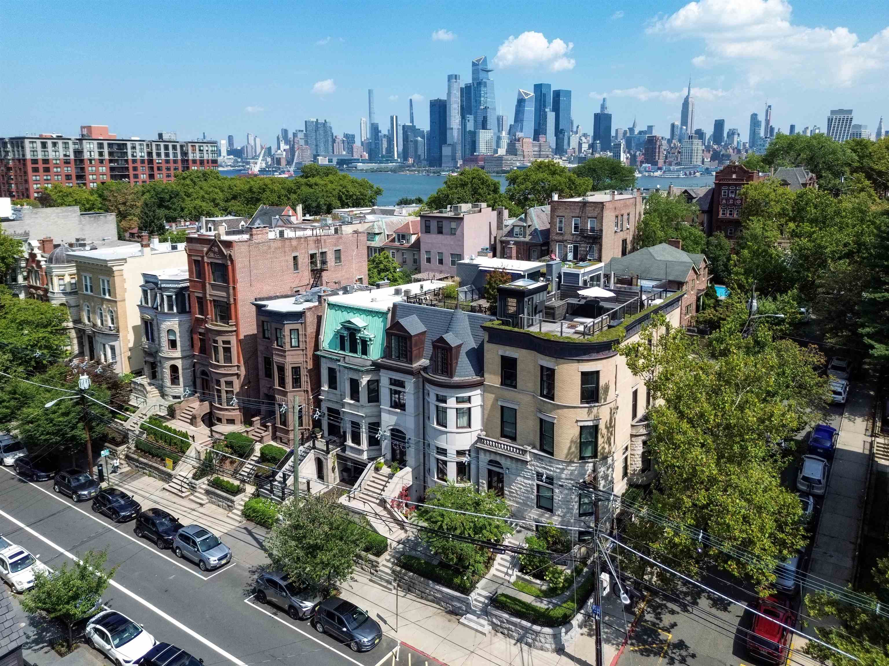 901 HUDSON ST Unit: W