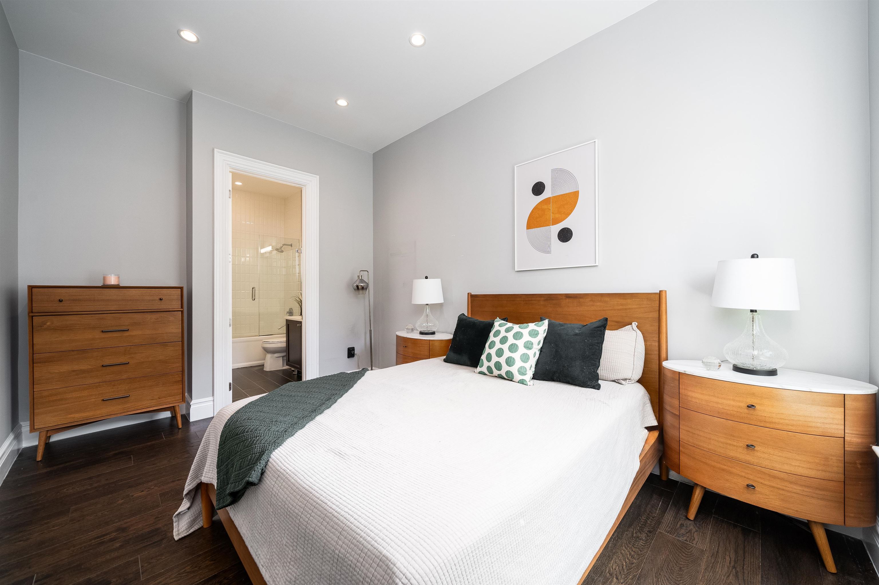 901 HUDSON ST Unit: W