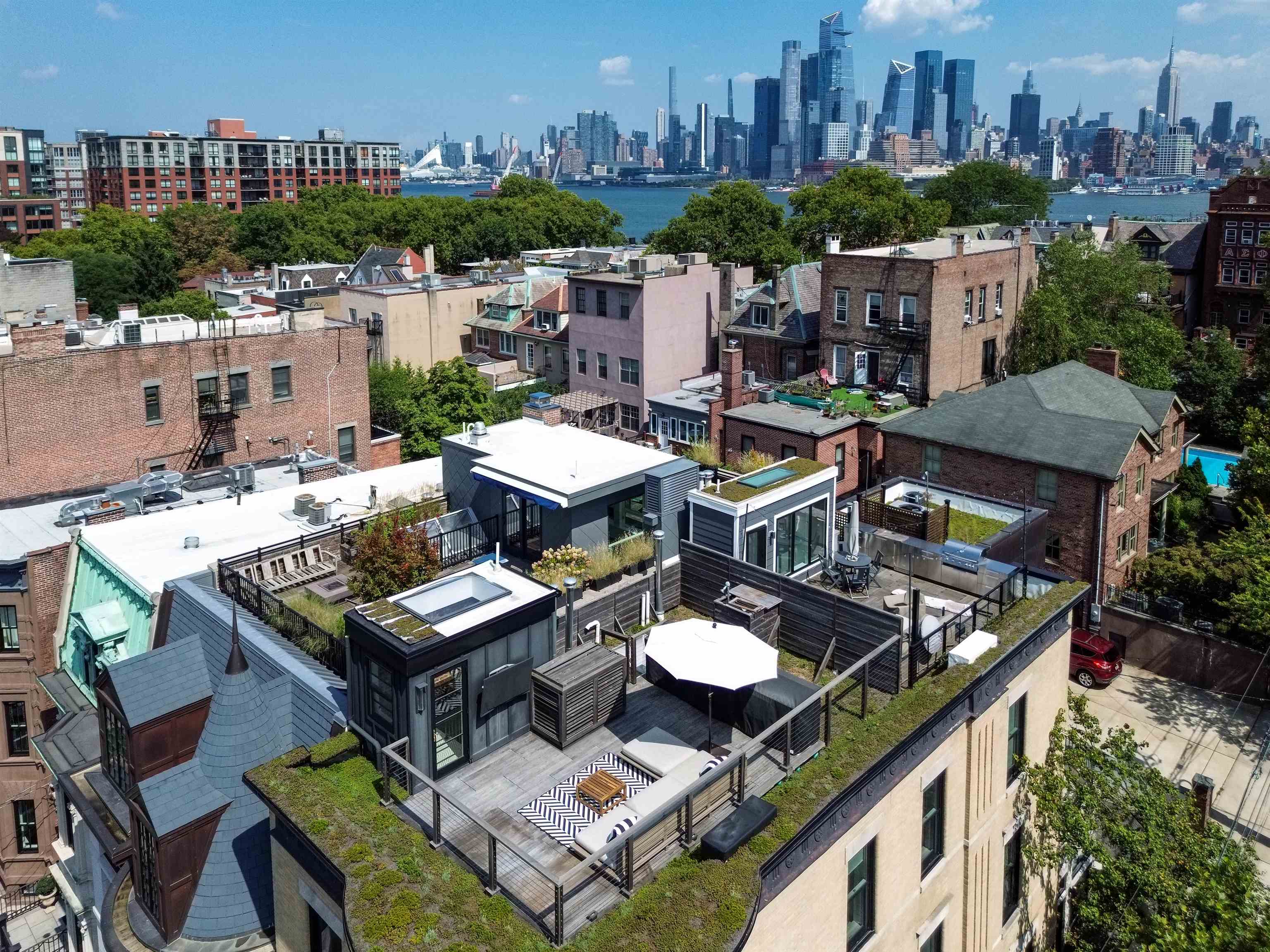 901 HUDSON ST Unit: W