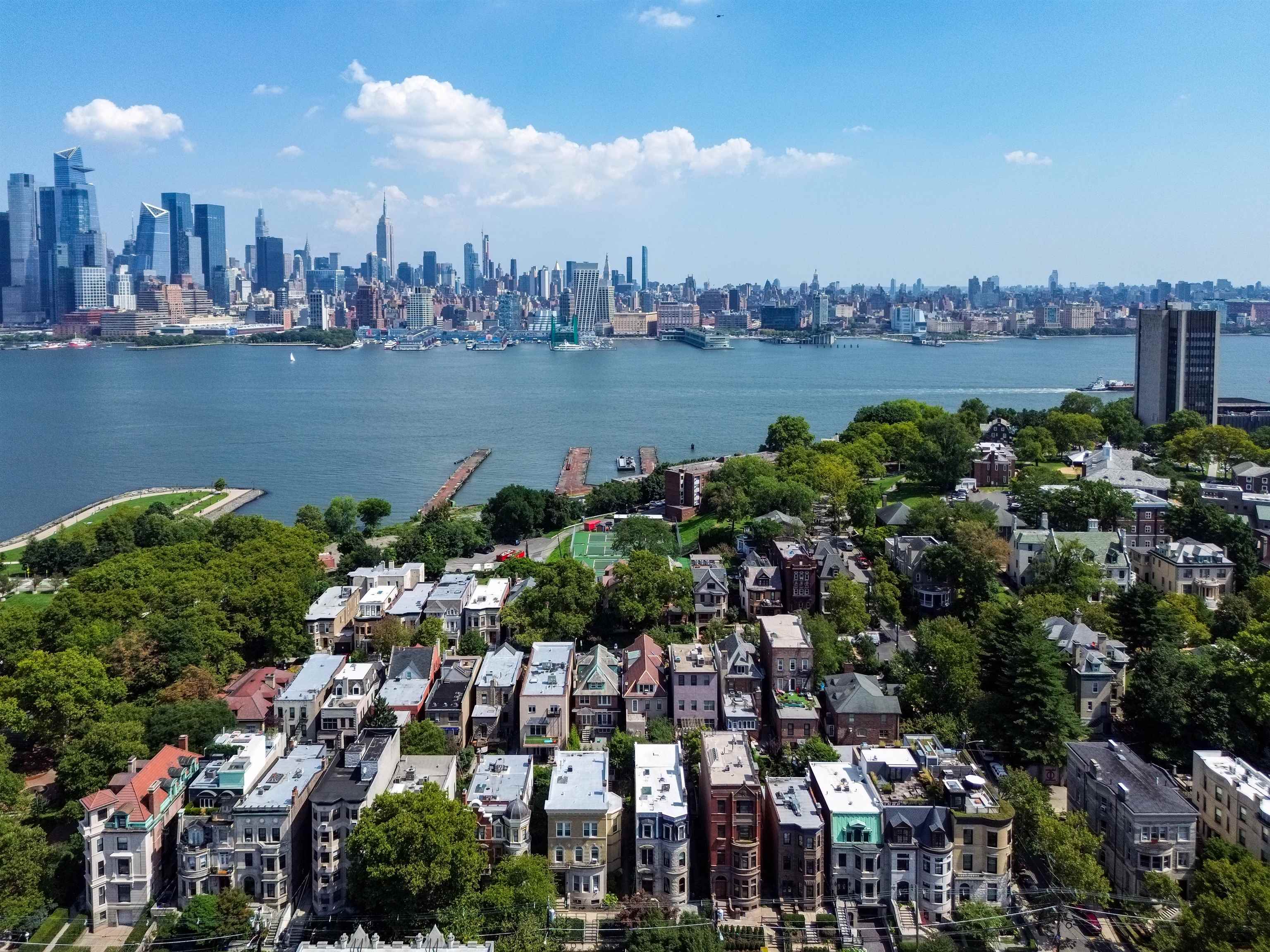 901 HUDSON ST Unit: W