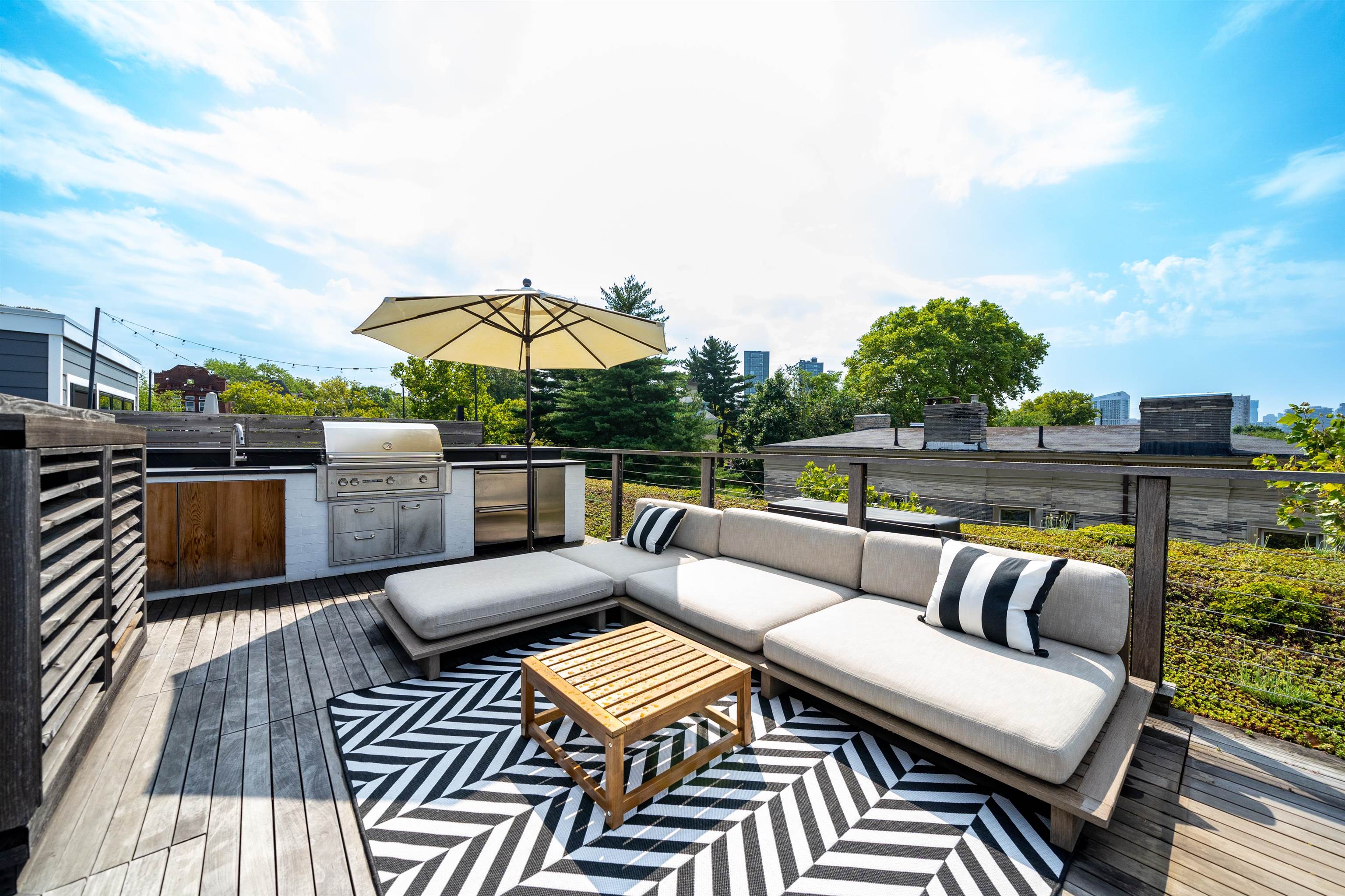 901 HUDSON ST Unit: W