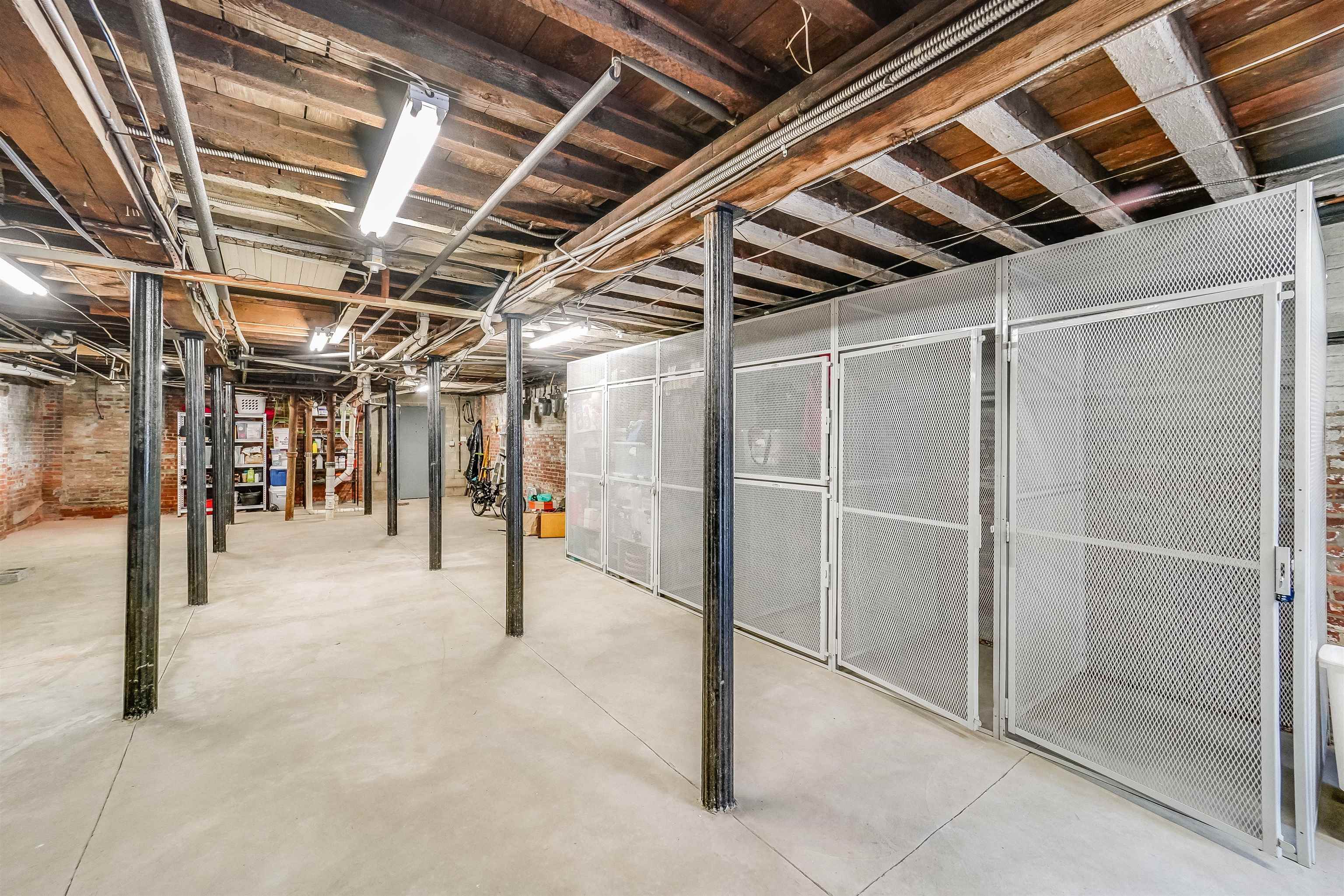 402 MONROE ST Unit: 4R