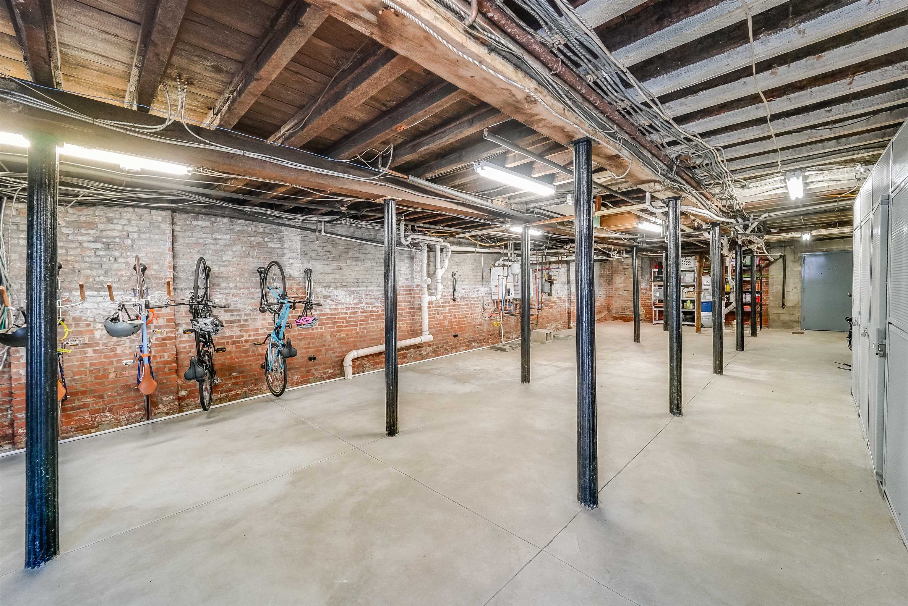 402 MONROE ST Unit: 4R