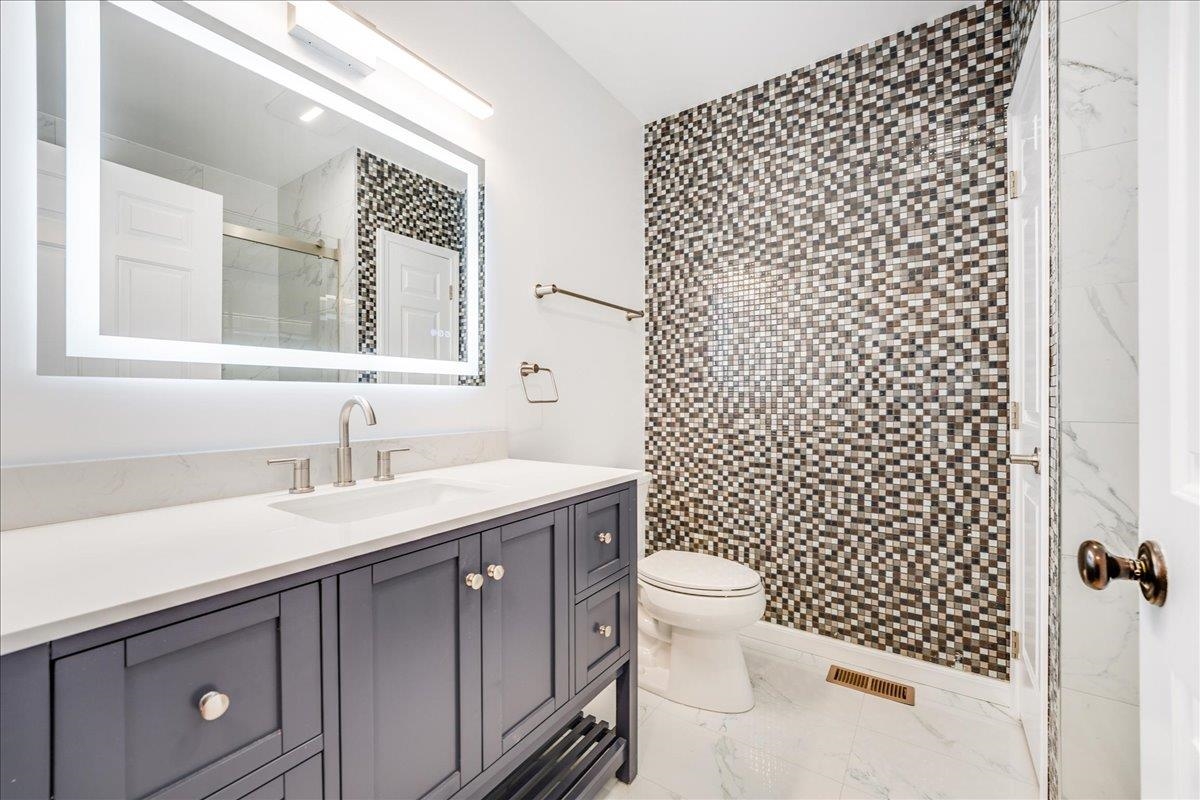 64 JEFFERSON ST Unit: B