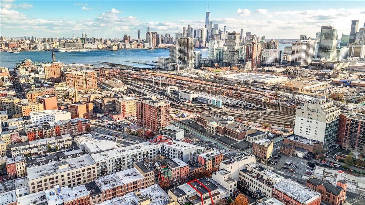 64 JEFFERSON ST Unit: B