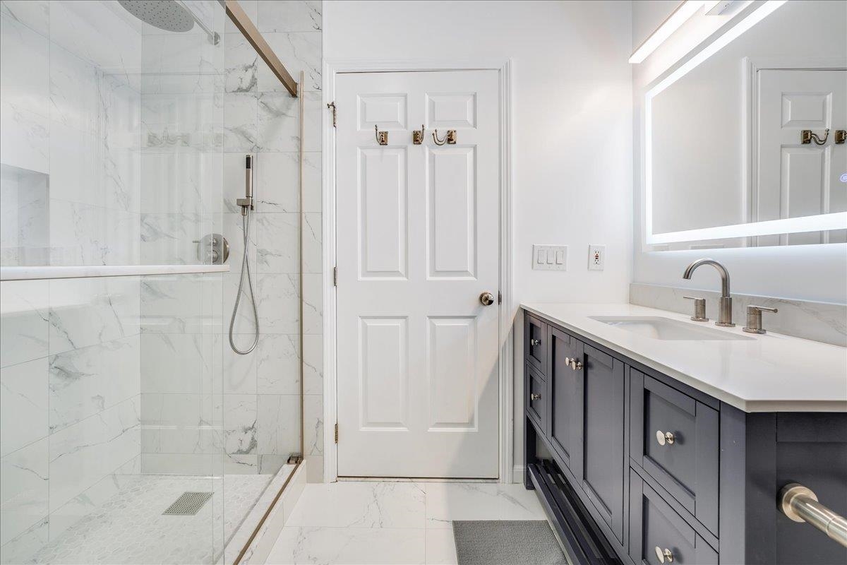 64 JEFFERSON ST Unit: B