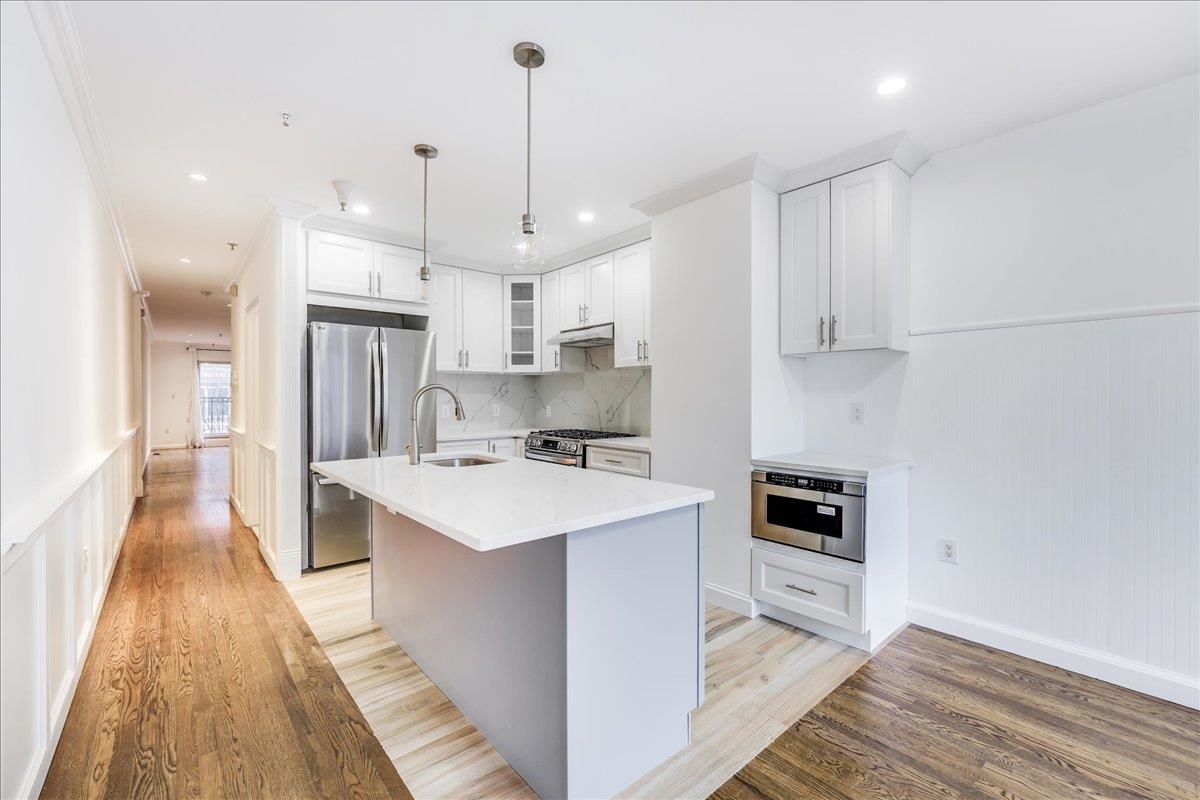 64 JEFFERSON ST Unit: B