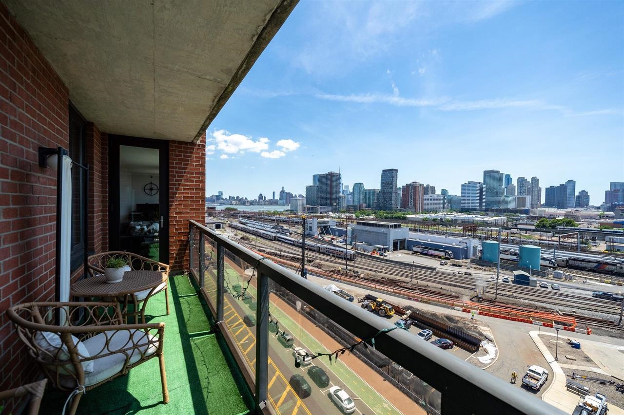 415 NEWARK ST Unit: 11G