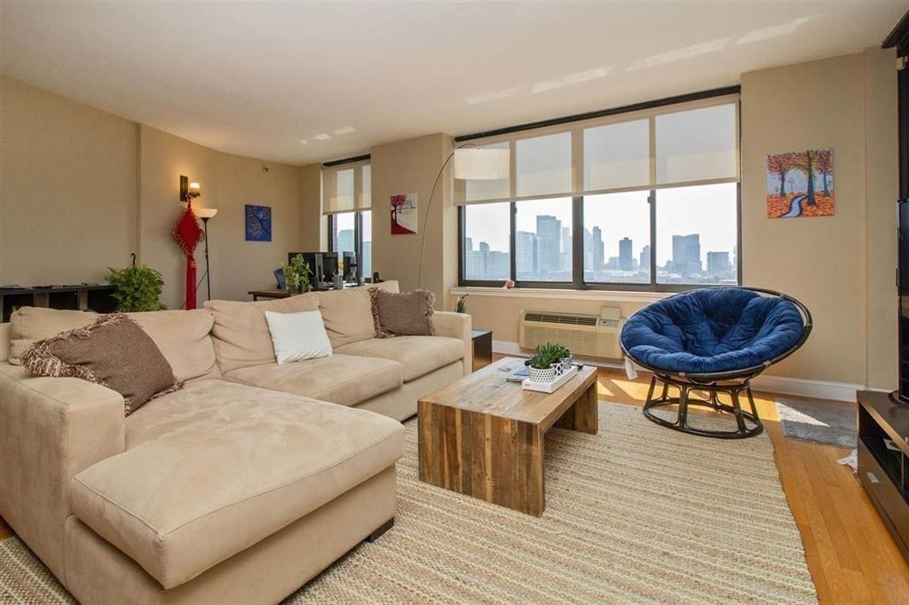 415 NEWARK ST Unit: 11G
