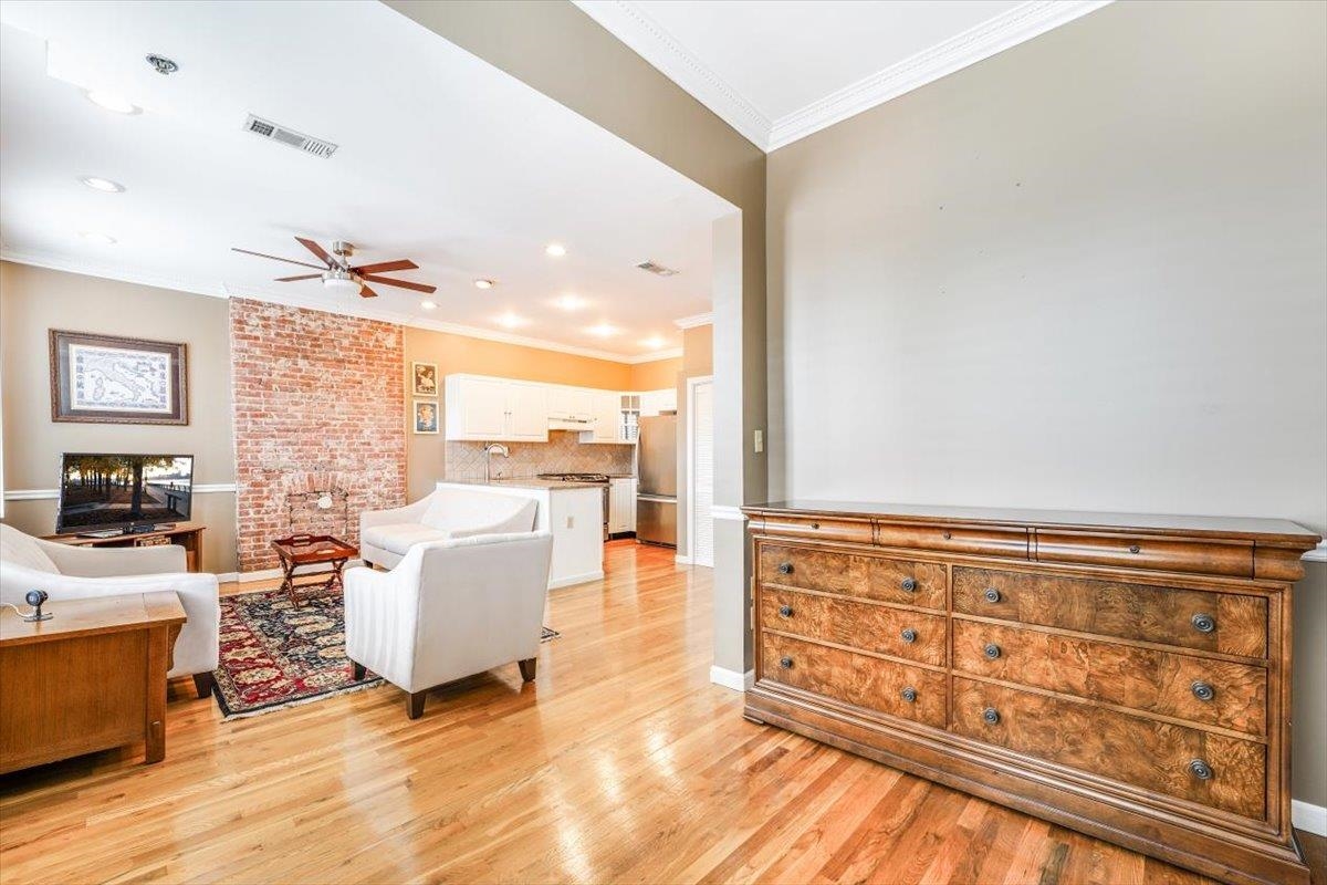 602 WILLOW AVE Unit: 4