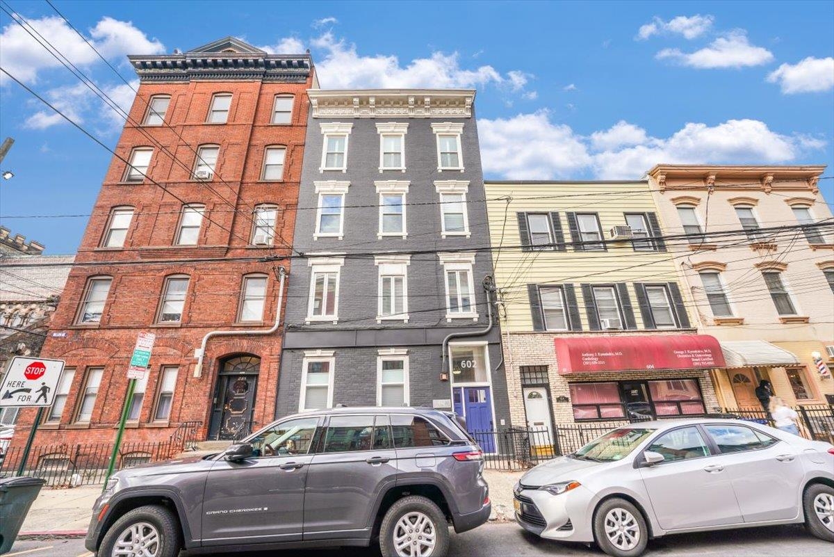 602 WILLOW AVE Unit: 4