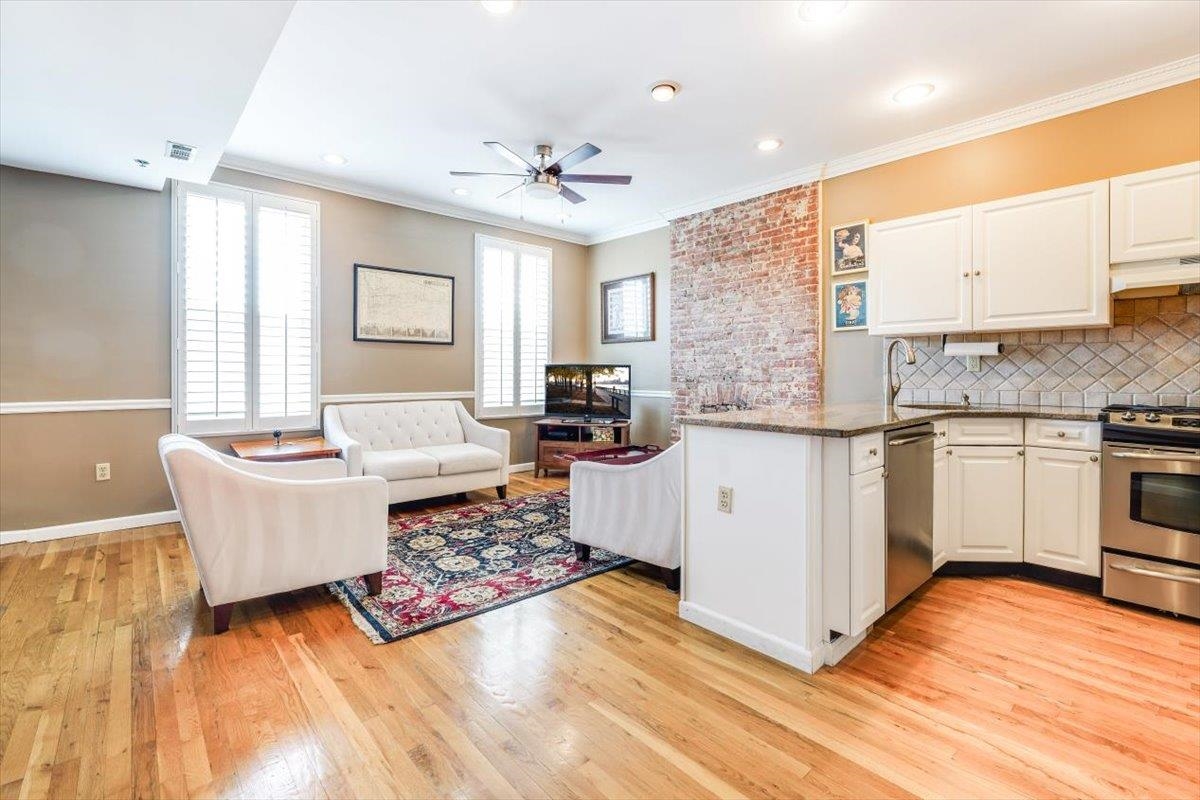 602 WILLOW AVE Unit: 4