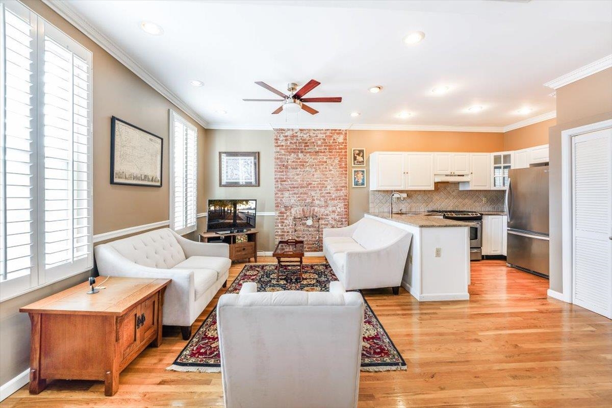 602 WILLOW AVE Unit: 4