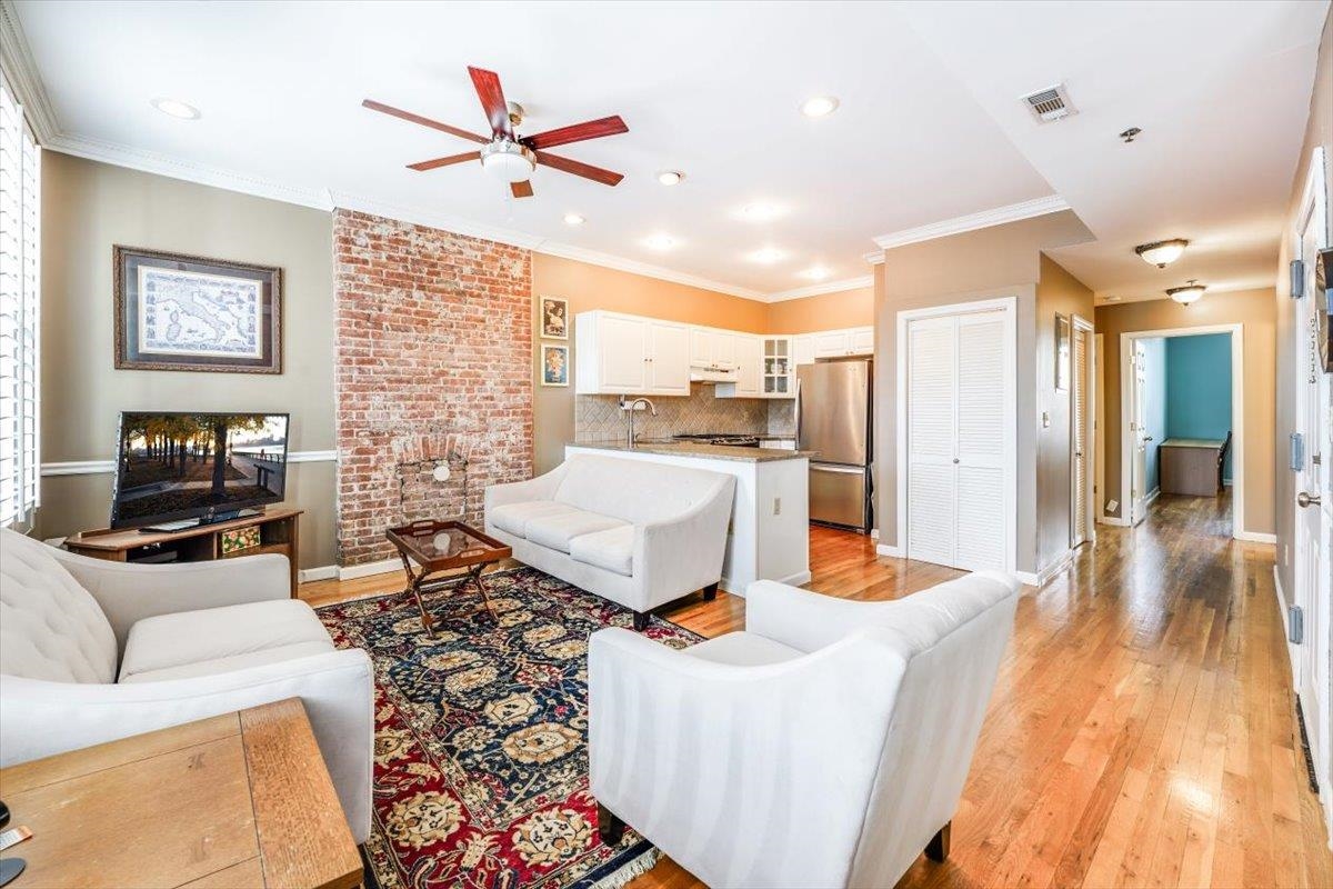 602 WILLOW AVE Unit: 4