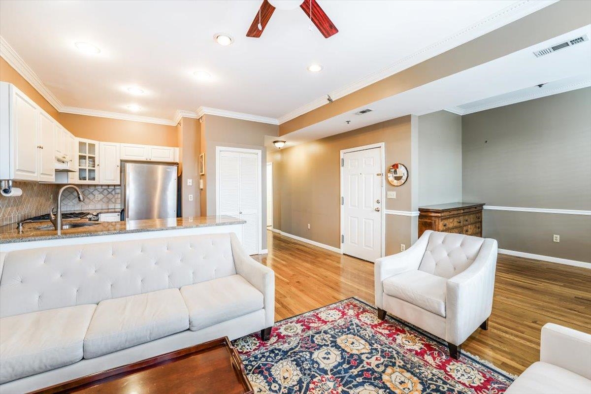 602 WILLOW AVE Unit: 4
