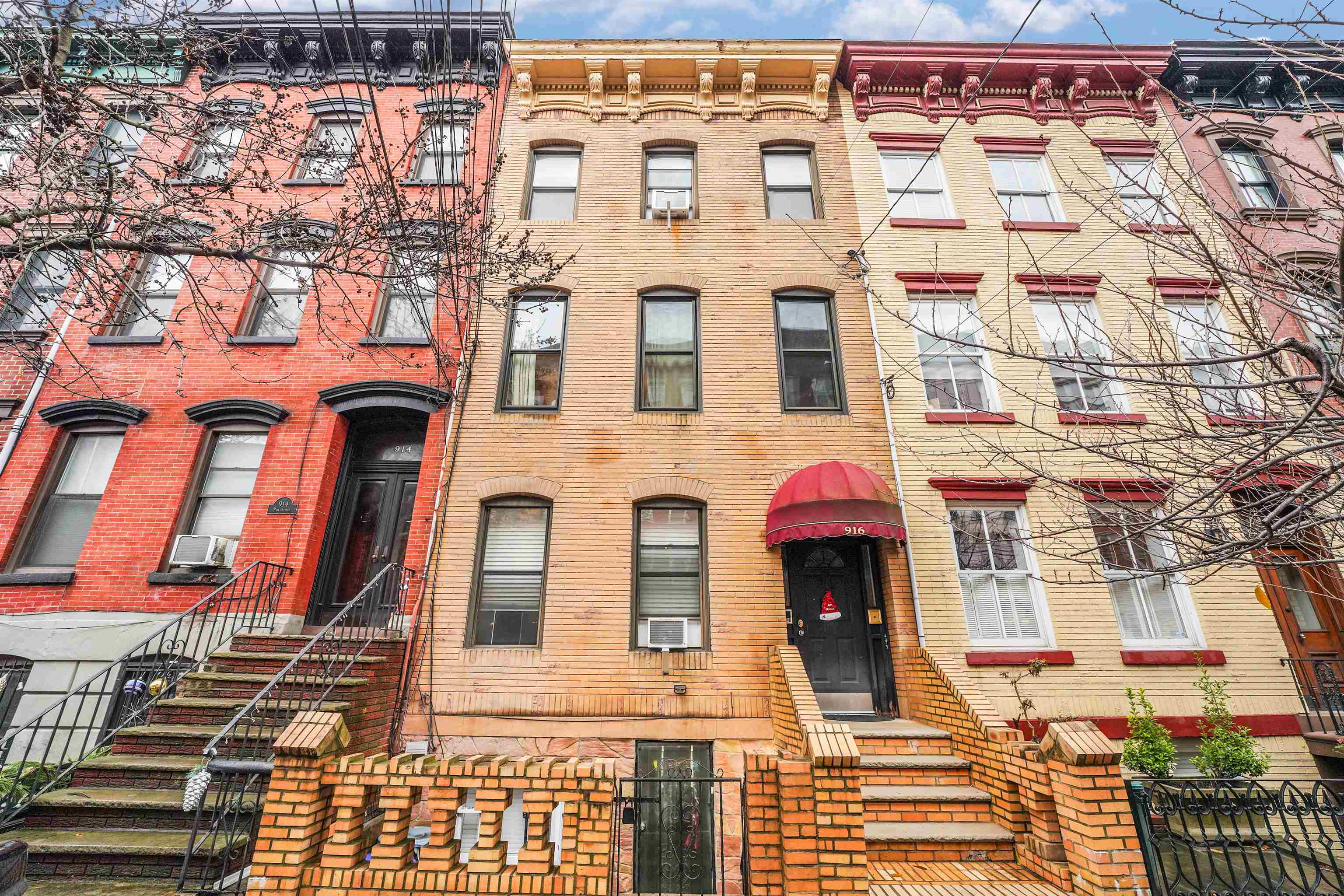 916 PARK AVE Unit: 4