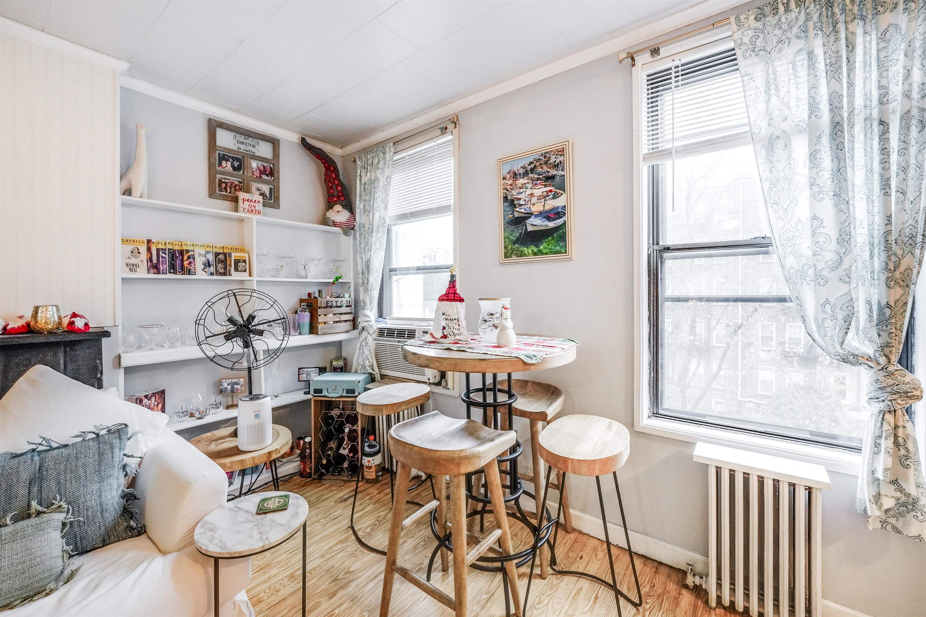 916 PARK AVE Unit: 4