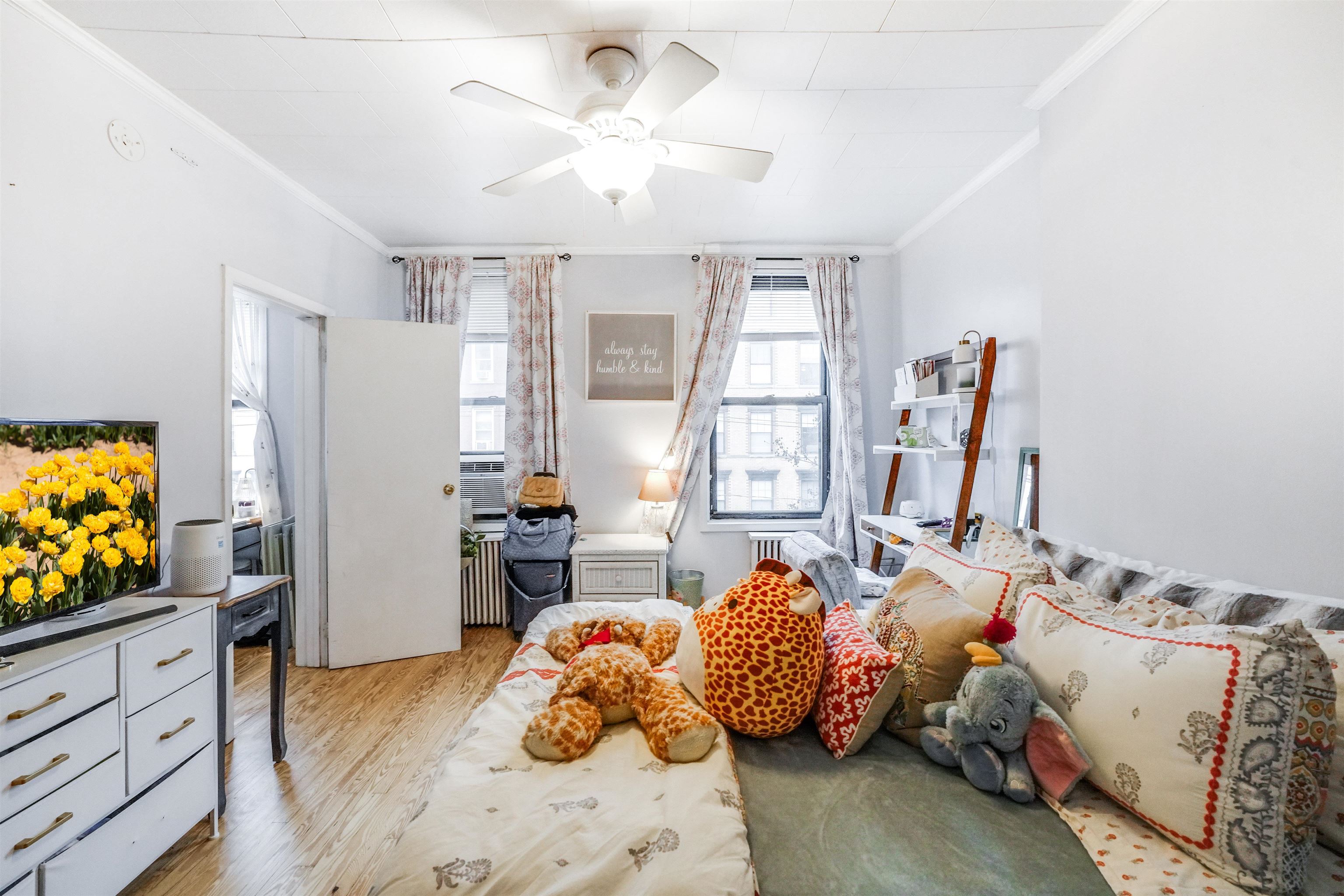 916 PARK AVE Unit: 4