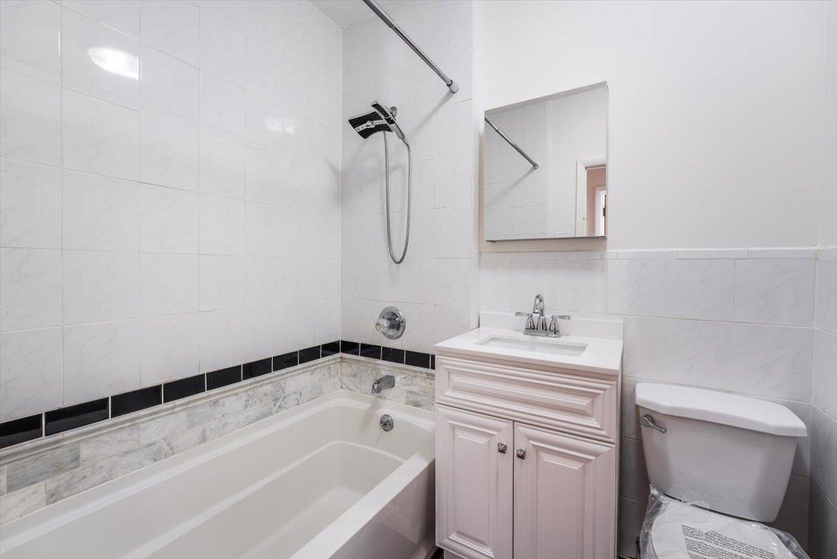 3 LINCOLN PL Unit: 2