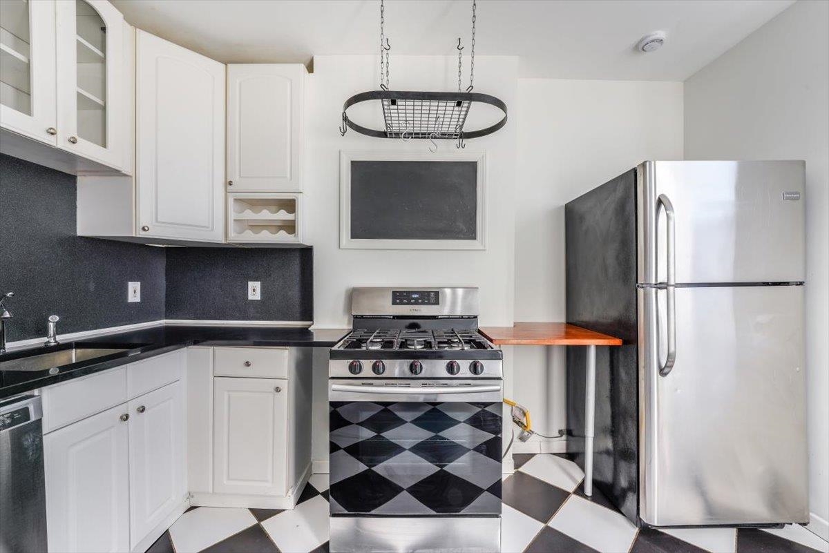 3 LINCOLN PL Unit: 2