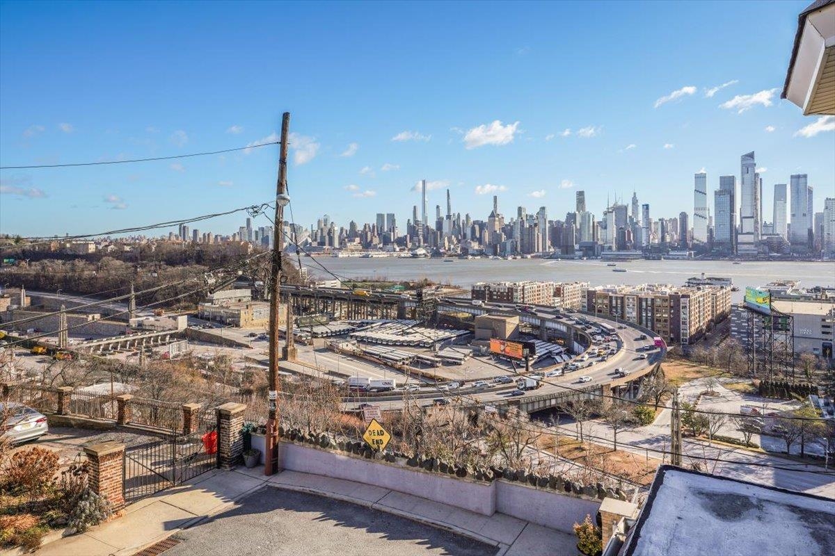 3 LINCOLN PL Unit: 2