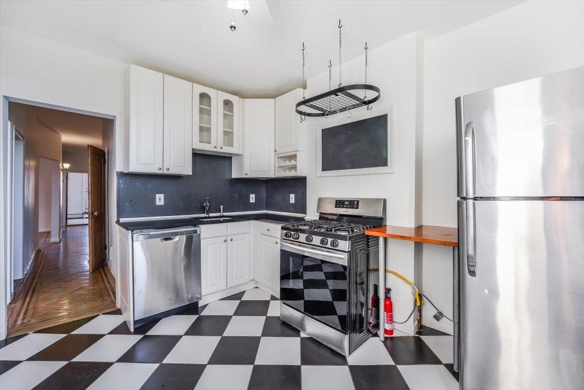 3 LINCOLN PL Unit: 2