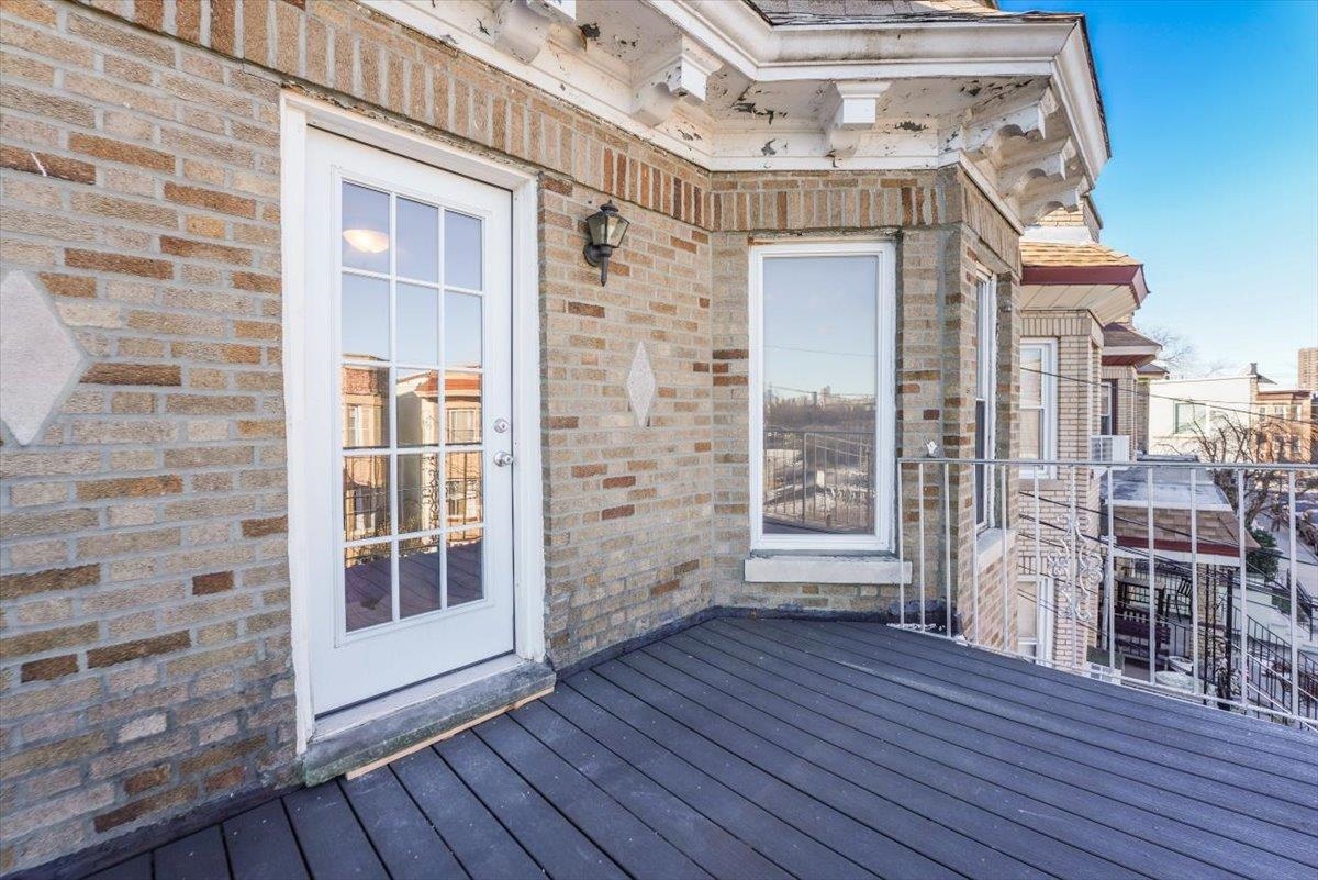 3 LINCOLN PL Unit: 2