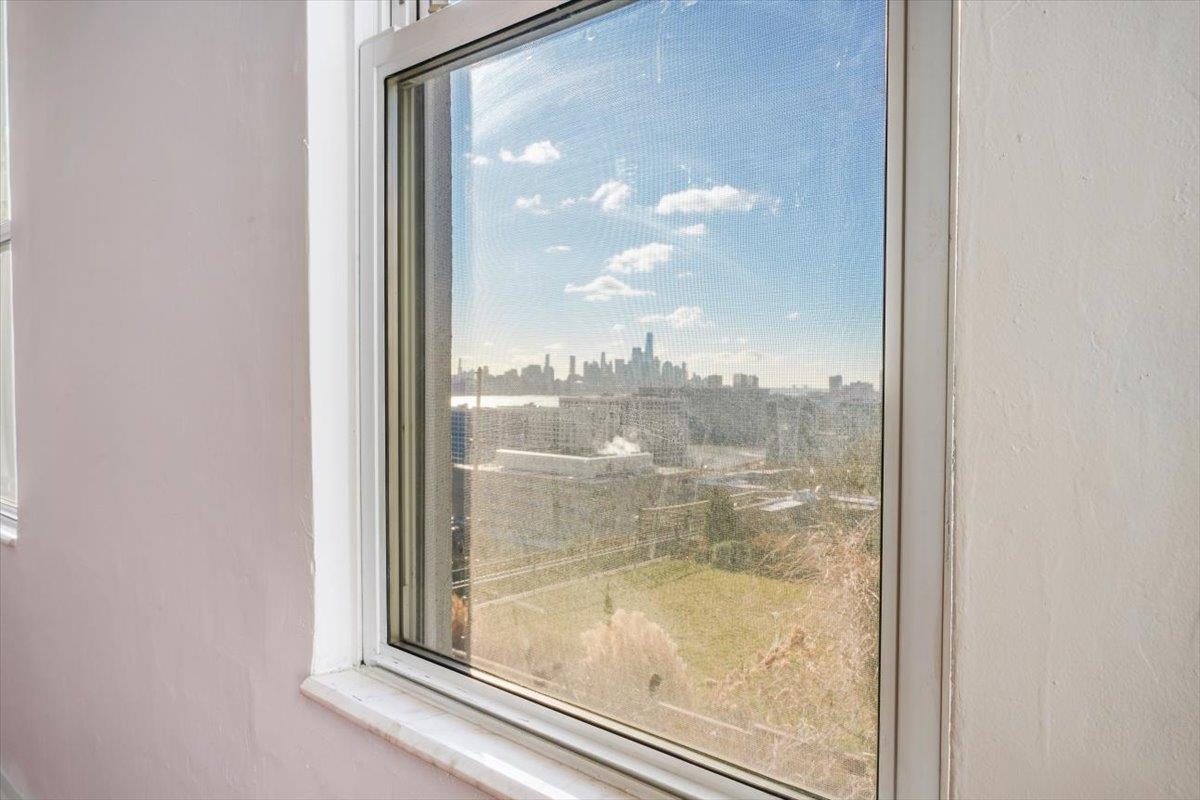 3 LINCOLN PL Unit: 2