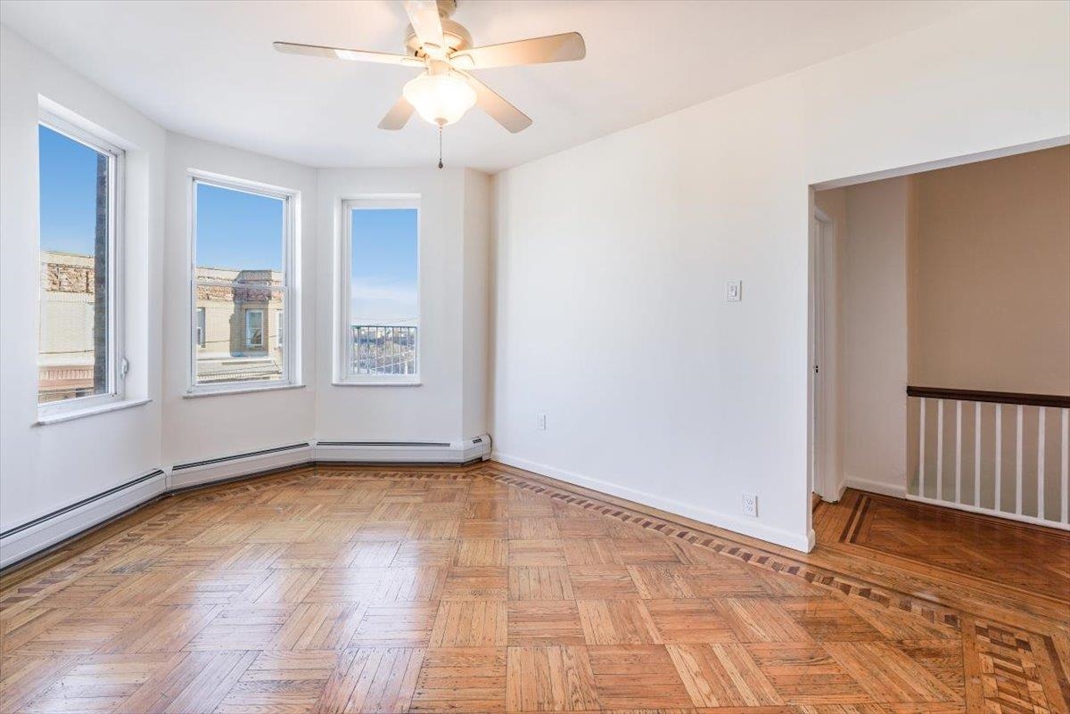 3 LINCOLN PL Unit: 2