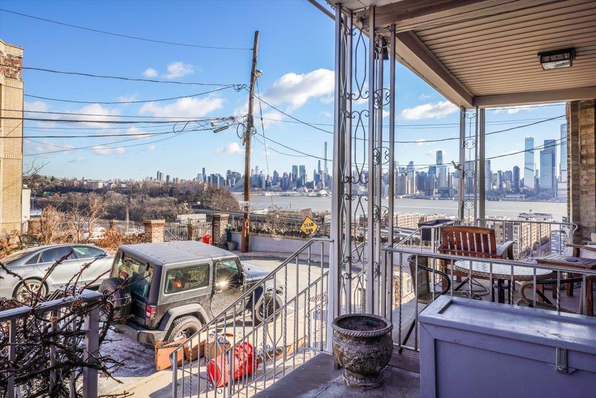 3 LINCOLN PL Unit: 2