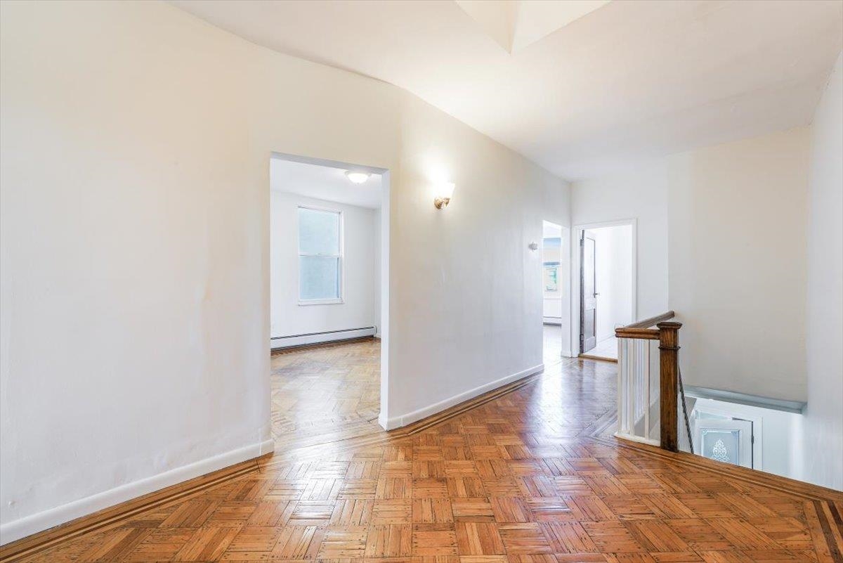 3 LINCOLN PL Unit: 2