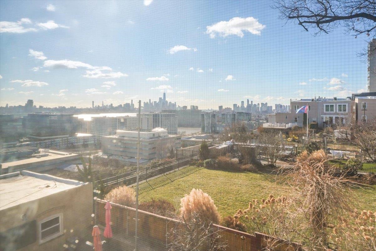 3 LINCOLN PL Unit: 2