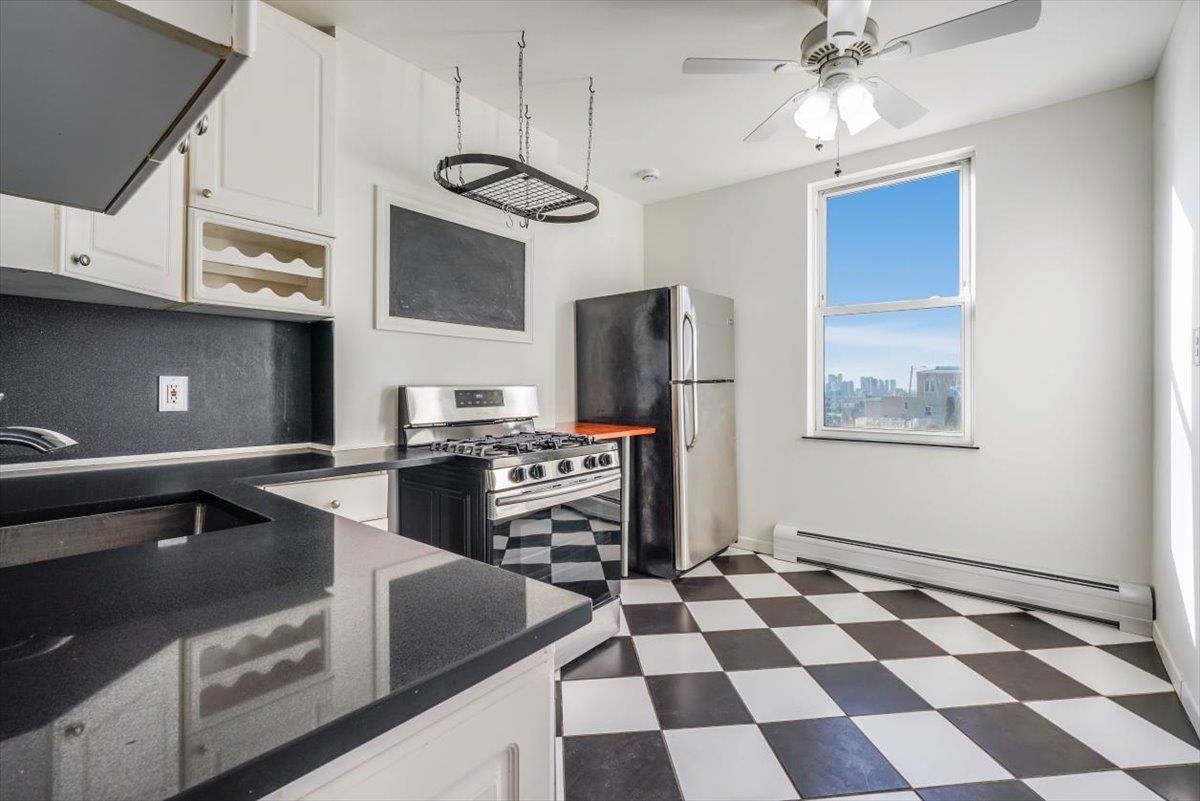 3 LINCOLN PL Unit: 2