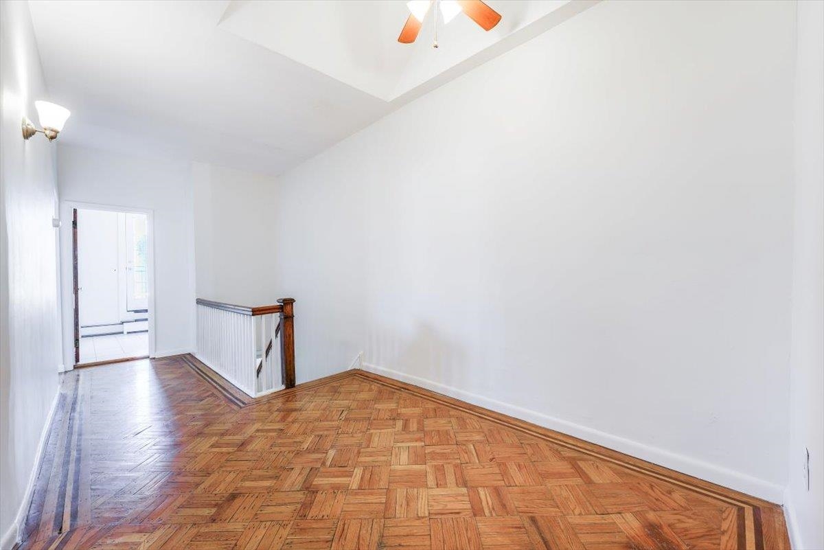 3 LINCOLN PL Unit: 2