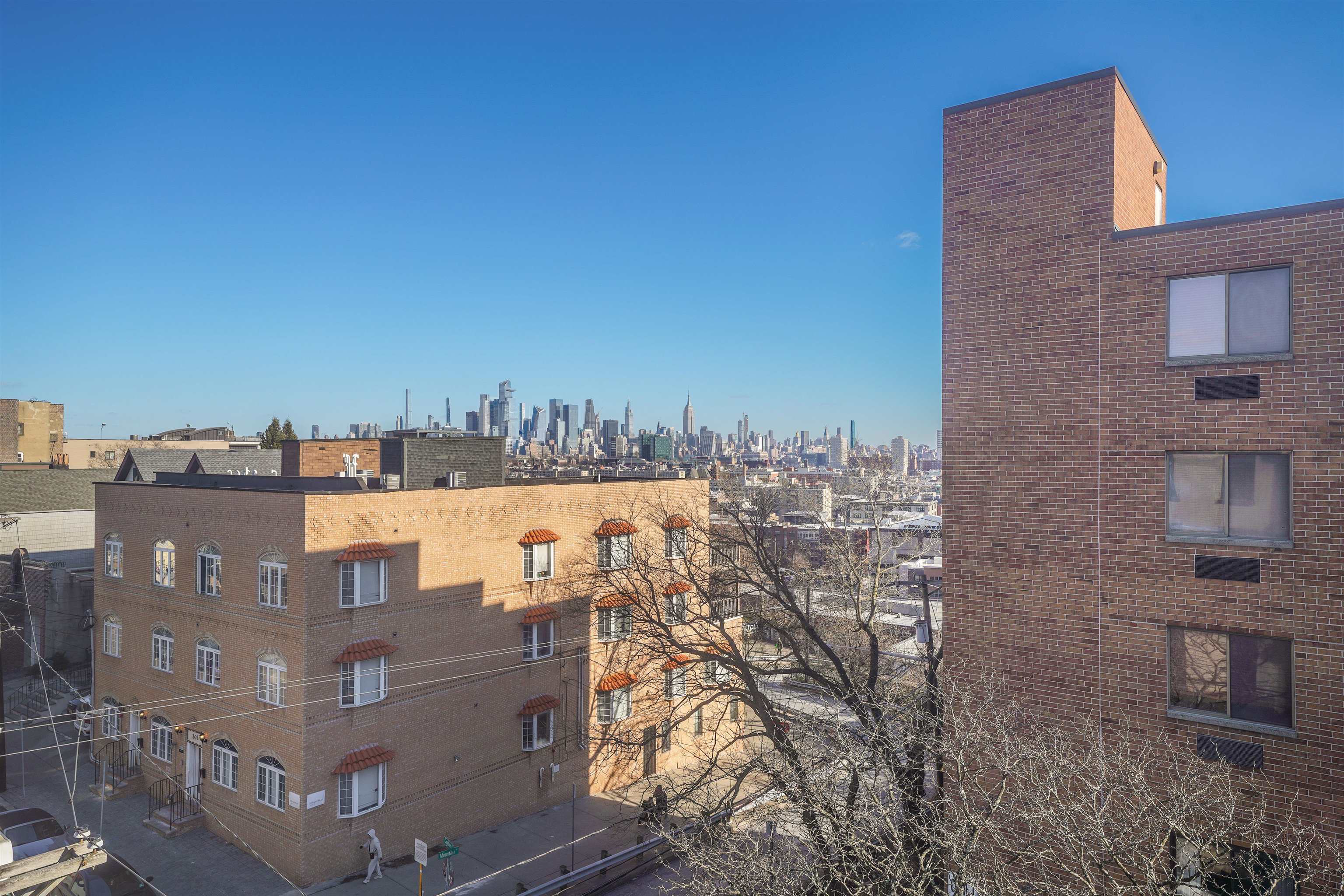 193 OGDEN AVE Unit: 4e